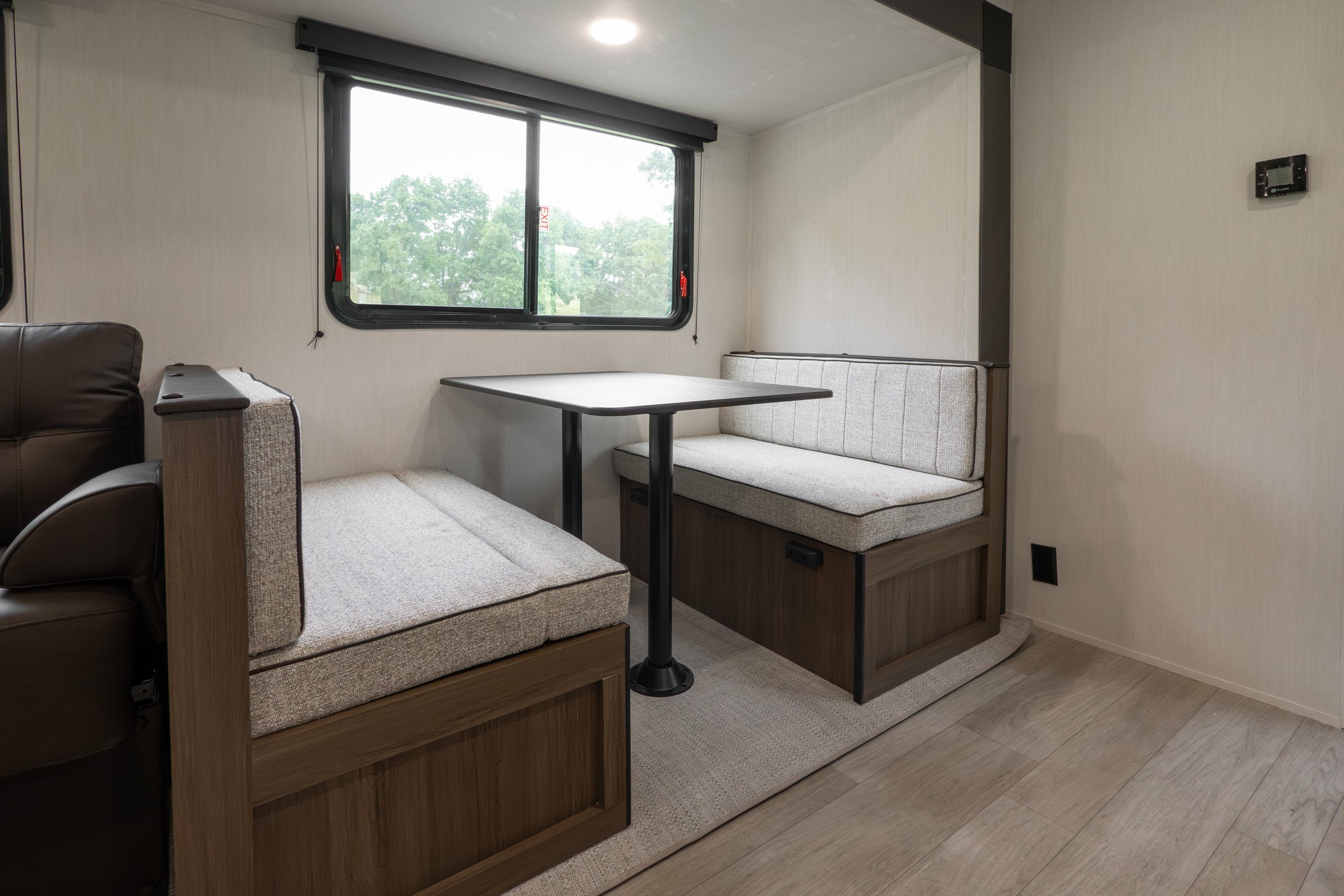 12. Dinette.jpg
