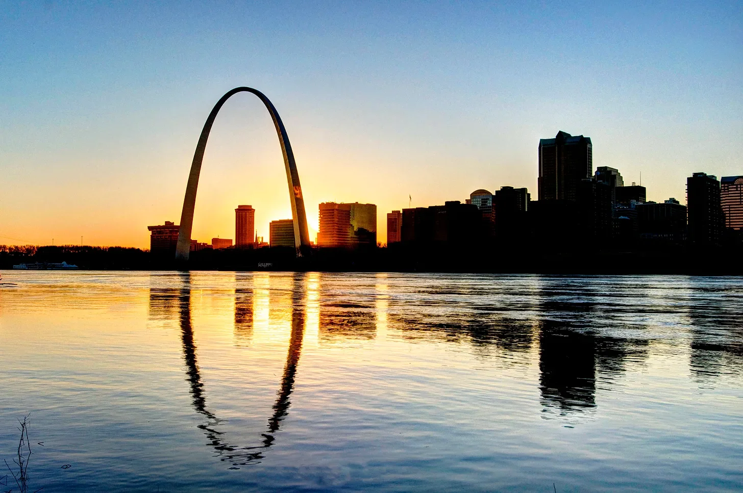 In Praise of the Downtown News Edifice