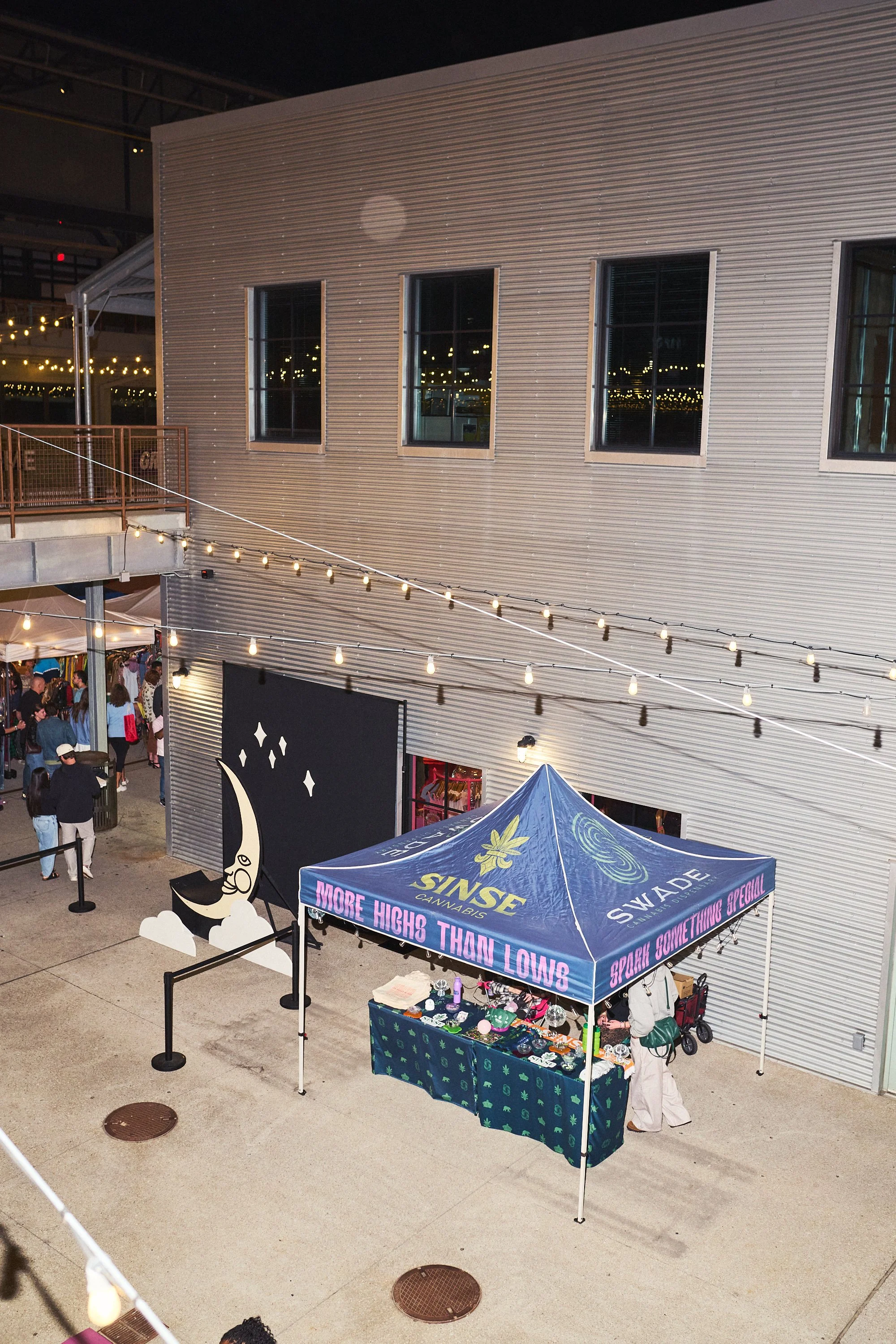 MAYSNIGHTMARKET_925_117.jpg