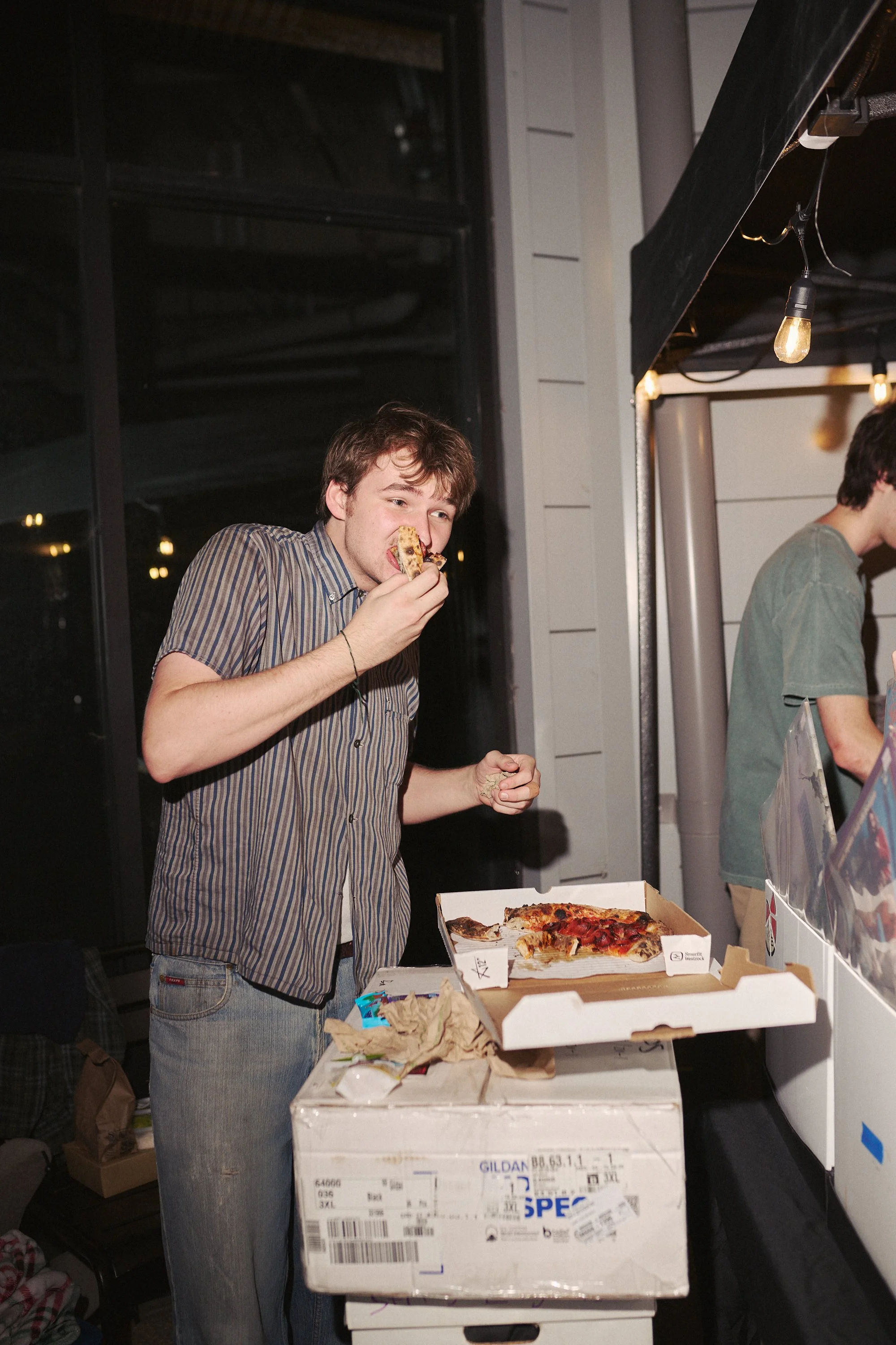 MAYSNIGHTMARKET_925_64.jpg