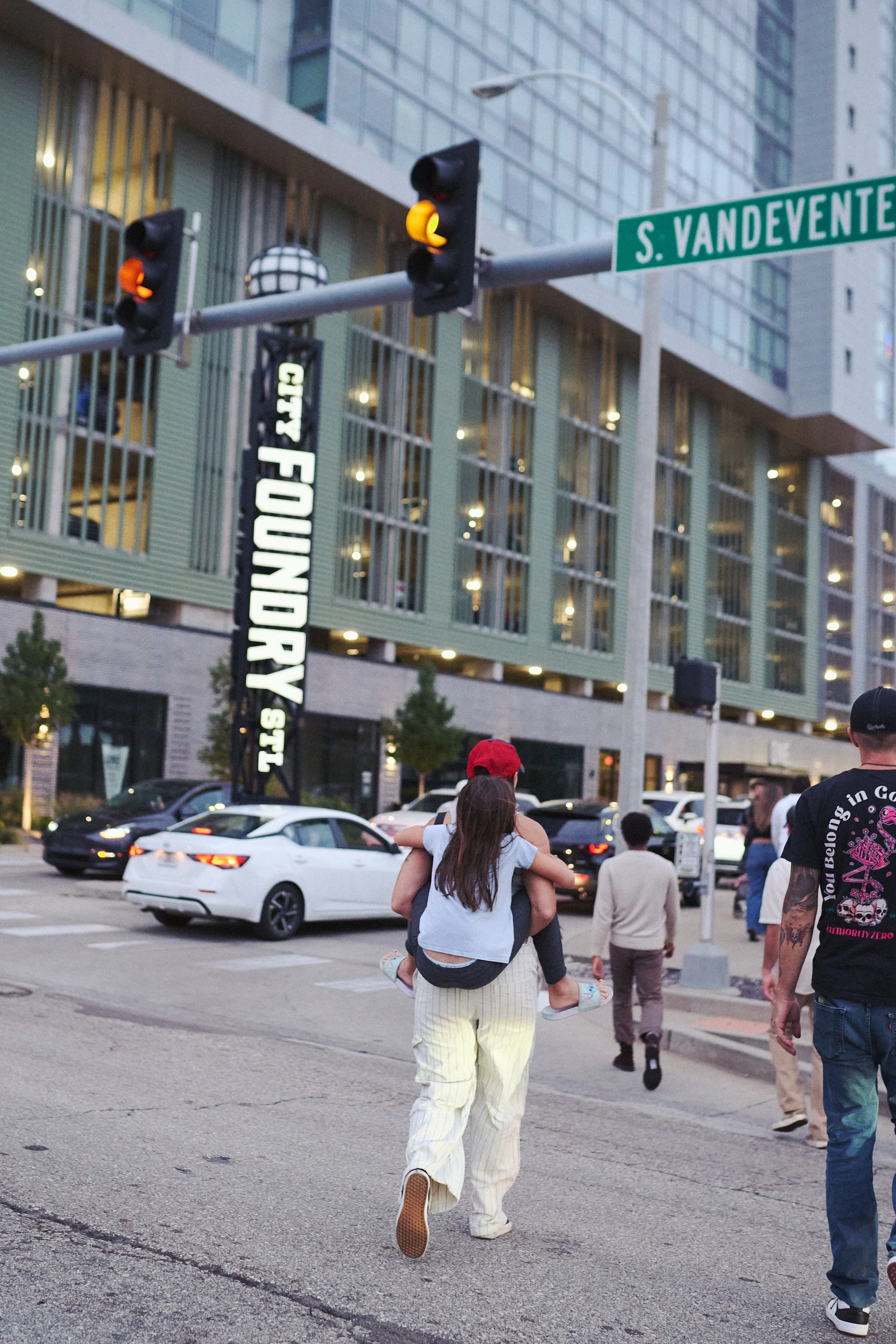 MAYSNIGHTMARKET_925_1.jpg