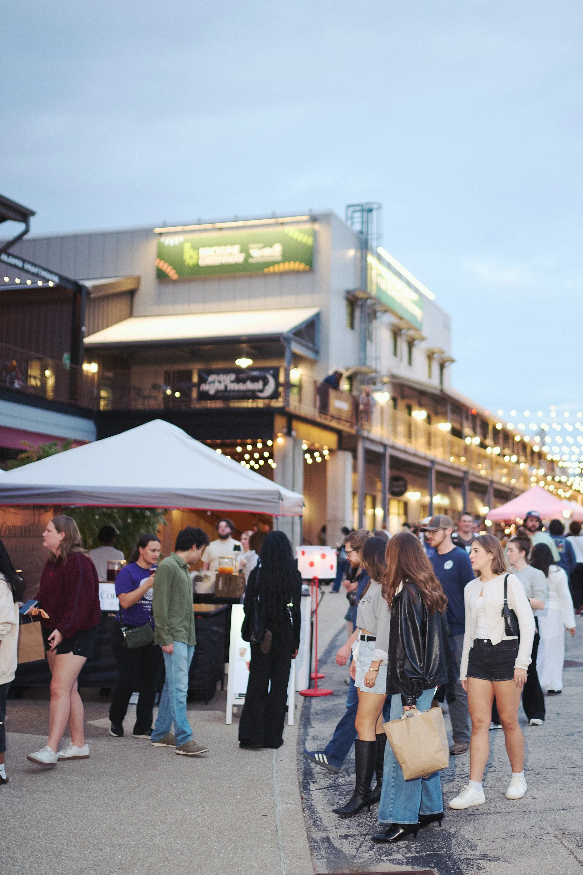 MAYSNIGHTMARKET_925_2.jpg