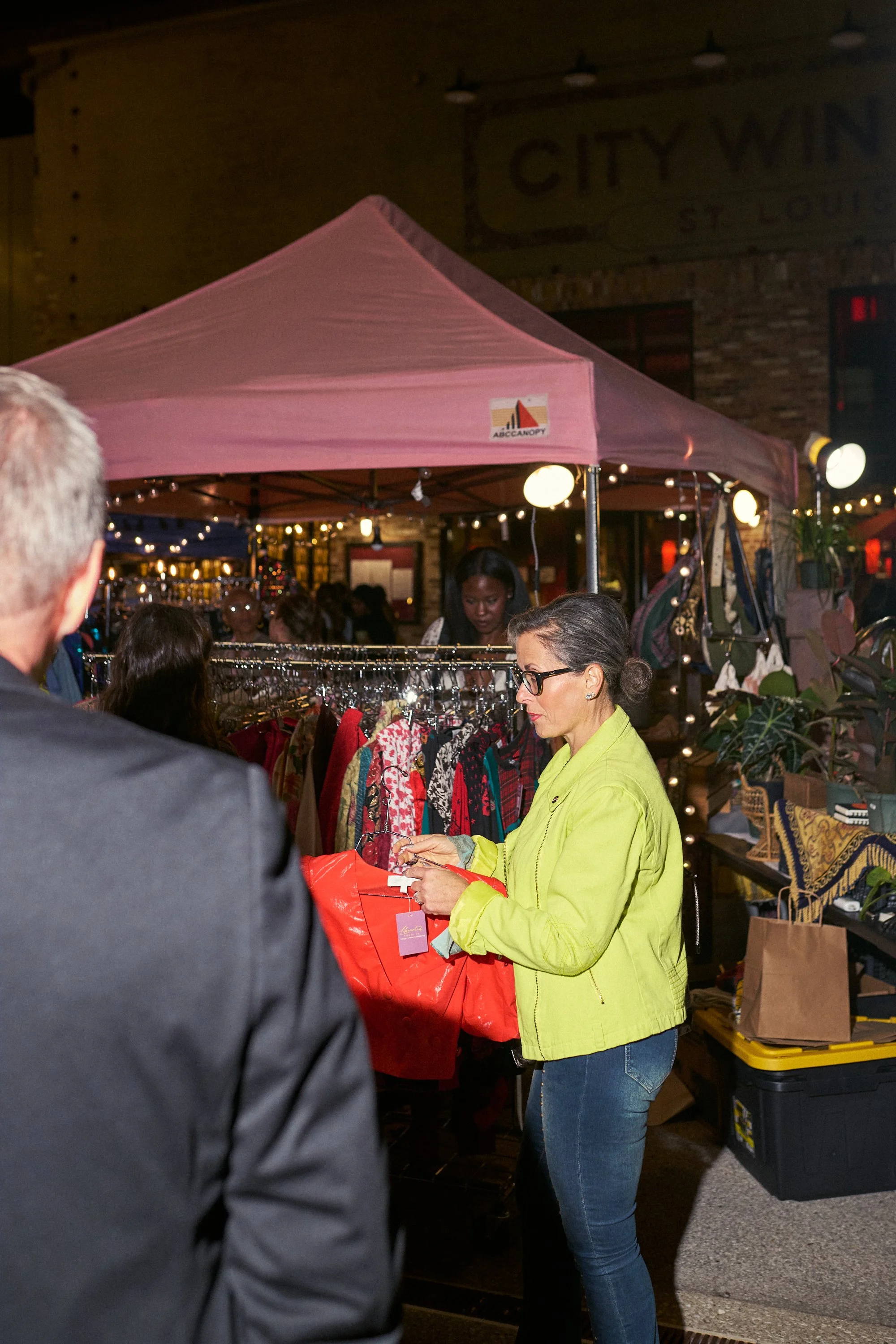 MAYSNIGHTMARKET_925_128.jpg
