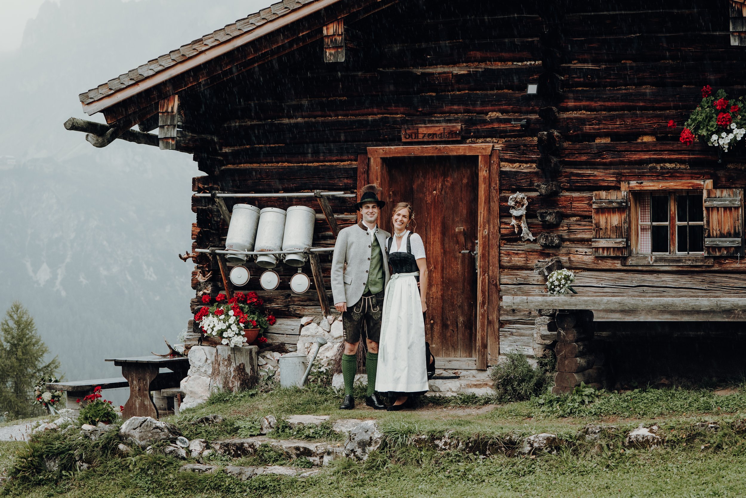 Heiraten in den Bergen in Filzmoos, Österreich, auf der Löckenwaldhütte (Die Alm Filzmoos - Weddings & Events).
