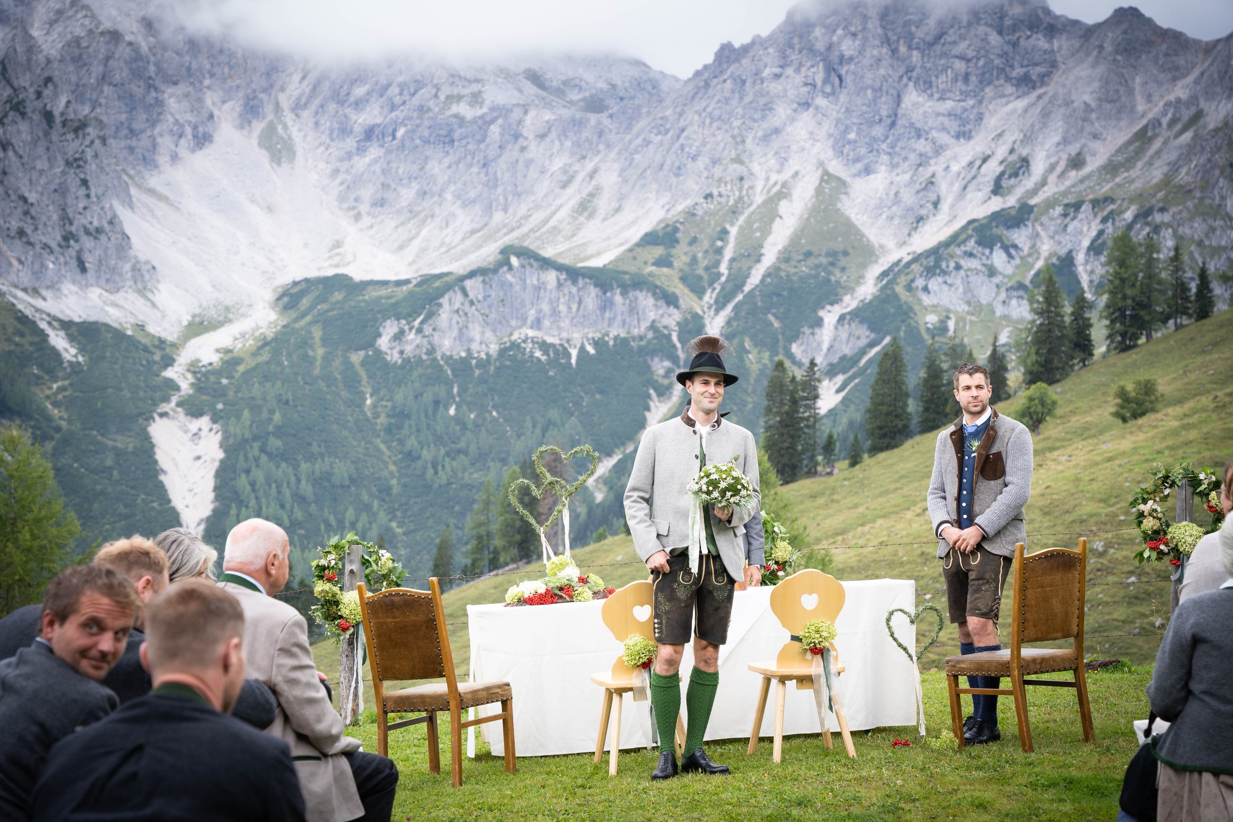 Heiraten in den Bergen in Filzmoos, Österreich, auf der Löckenwaldhütte (Die Alm Filzmoos - Weddings & Events).