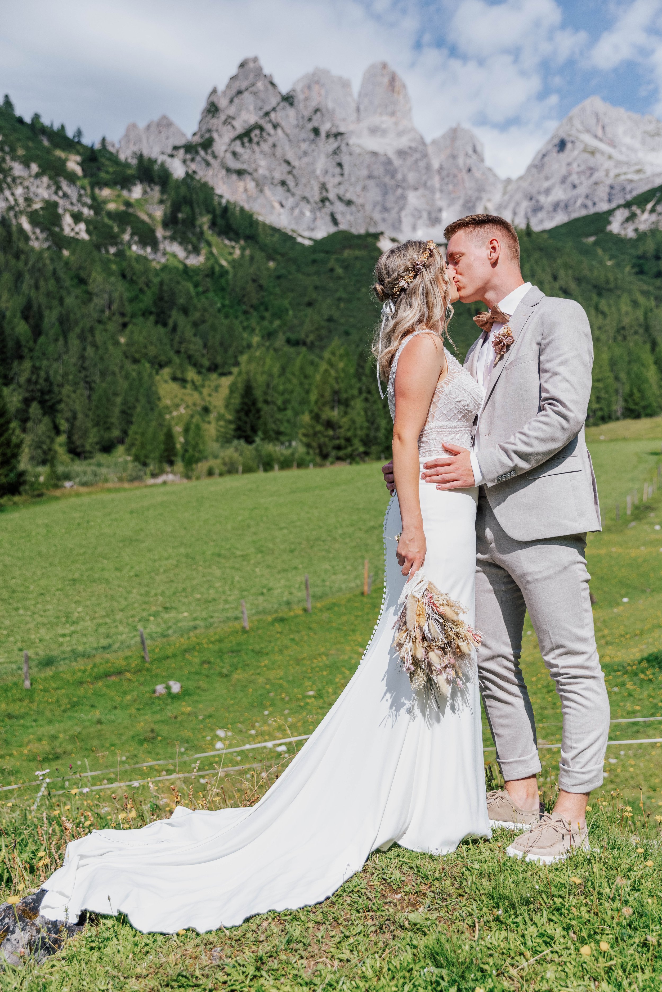 Heiraten in den Bergen in Filzmoos, Österreich, auf der Löckenwaldhütte (Die Alm Filzmoos - Weddings & Events).