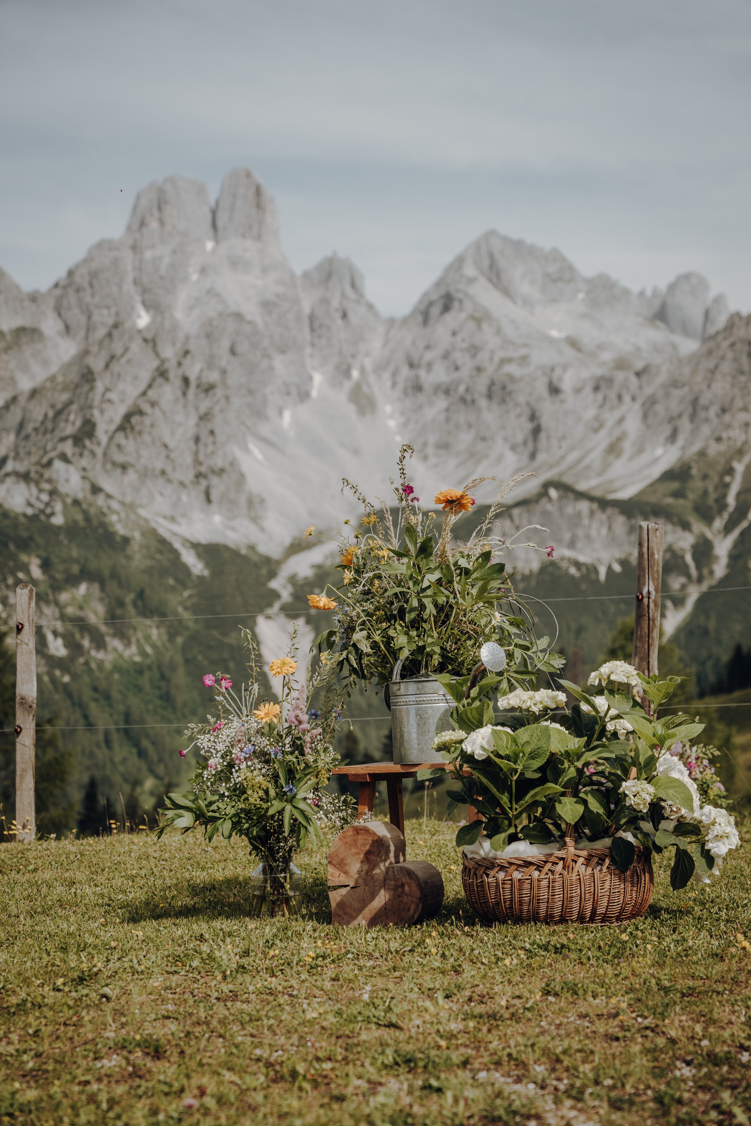 Heiraten in den Bergen in Filzmoos, Österreich, auf der Löckenwaldhütte (Die Alm Filzmoos - Weddings & Events).