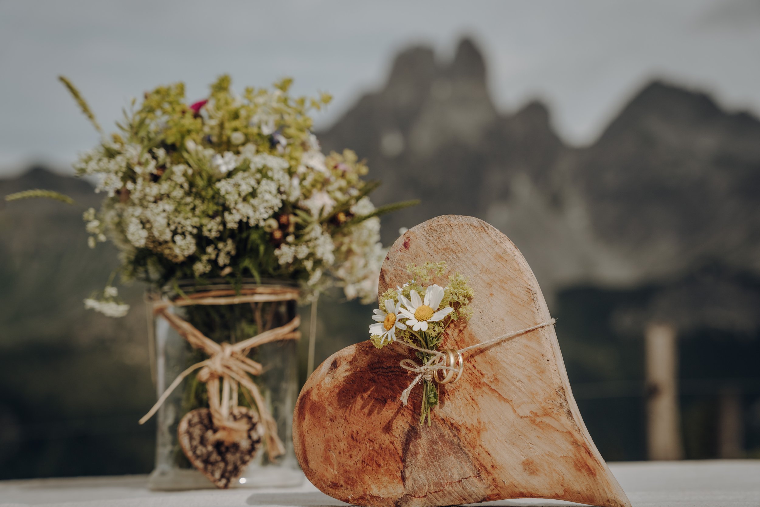 Heiraten in den Bergen in Filzmoos, Österreich, auf der Löckenwaldhütte (Die Alm Filzmoos - Weddings & Events).