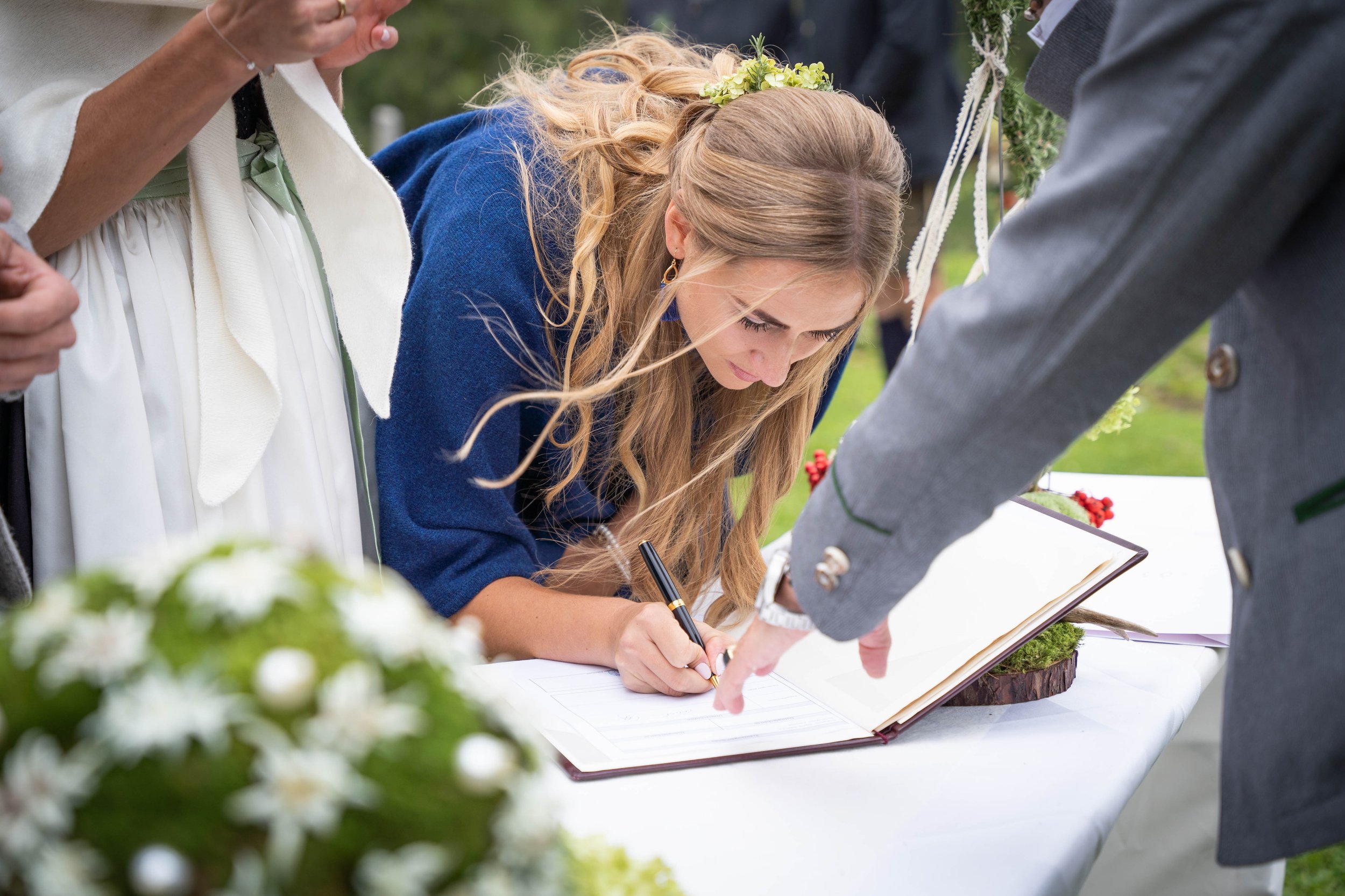 Heiraten in den Bergen in Filzmoos, Österreich, auf der Löckenwaldhütte (Die Alm Filzmoos - Weddings & Events).