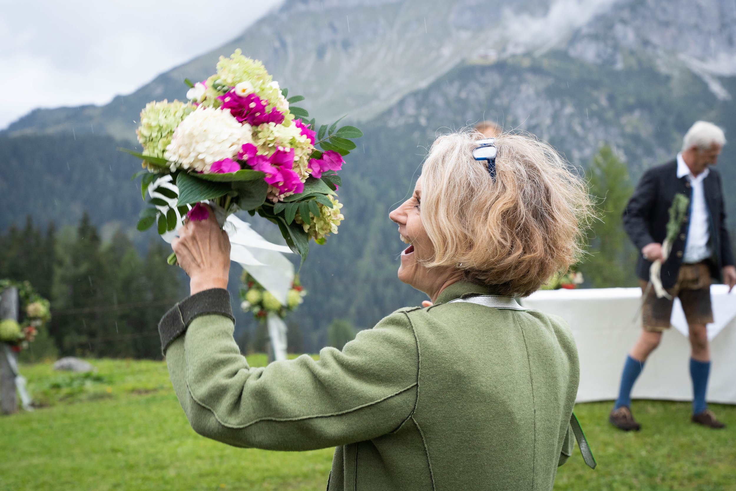 Heiraten in den Bergen in Filzmoos, Österreich, auf der Löckenwaldhütte (Die Alm Filzmoos - Weddings & Events).
