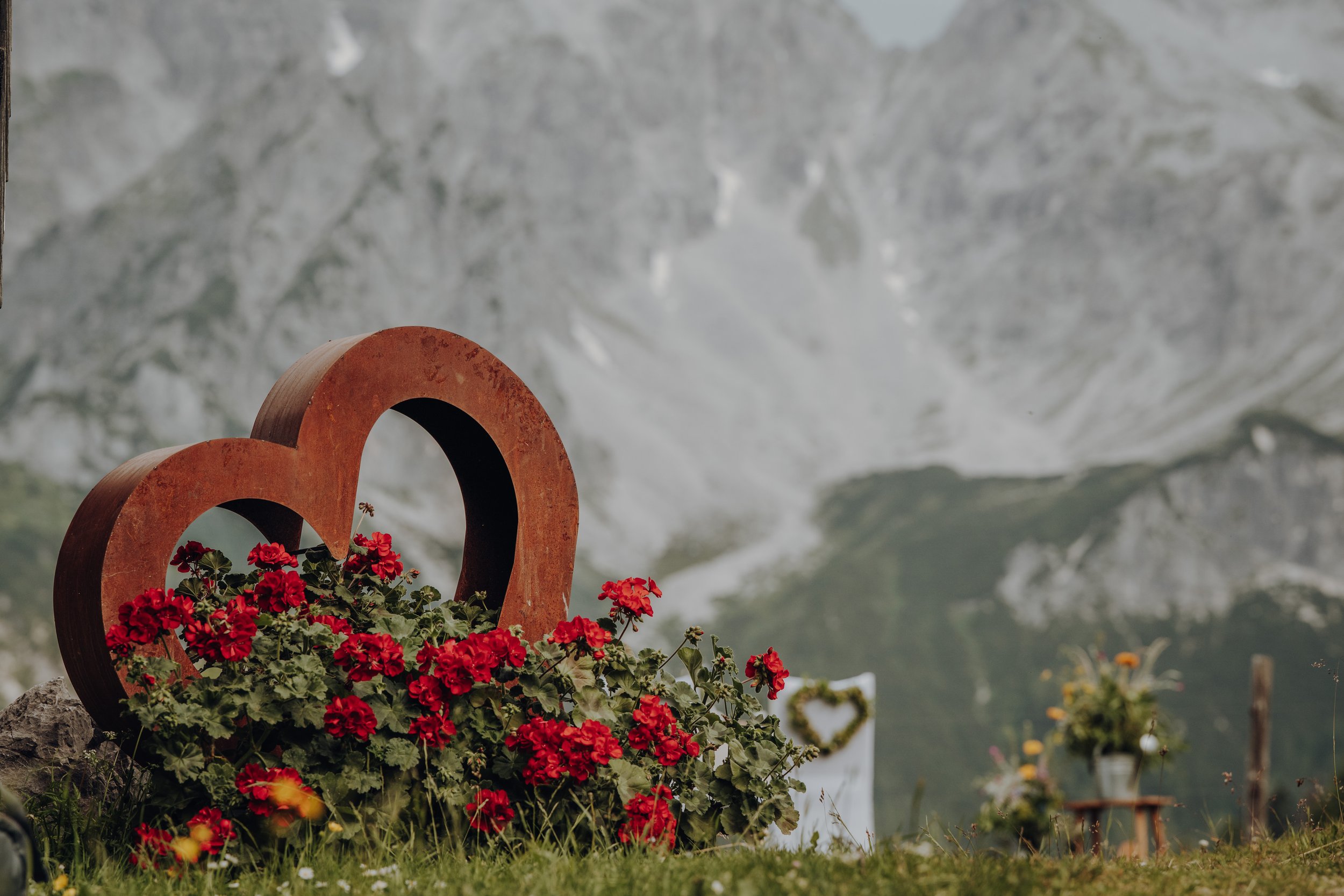 Heiraten in den Bergen in Filzmoos, Österreich, auf der Löckenwaldhütte (Die Alm Filzmoos - Weddings & Events).