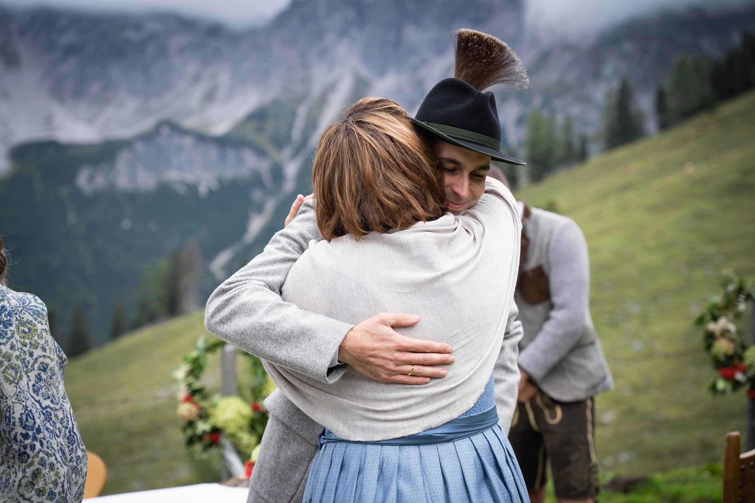 Heiraten in den Bergen in Filzmoos, Österreich, auf der Löckenwaldhütte (Die Alm Filzmoos - Weddings & Events).