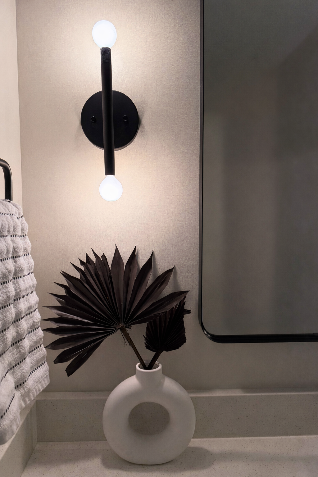 primary bath2 with blur mirror.png