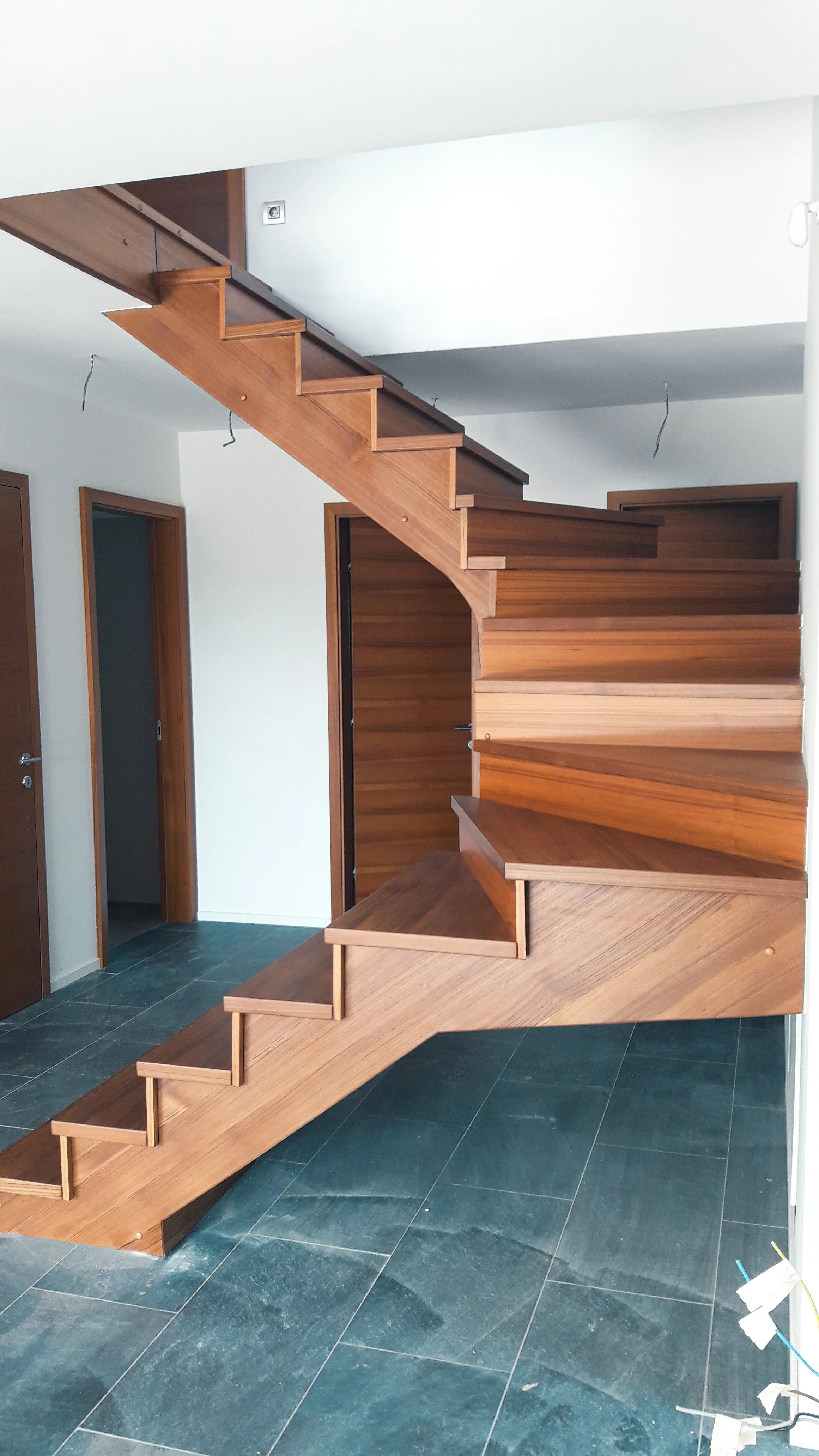 U zaprte nasedlane prekrivanje tik na beton 4.jpg