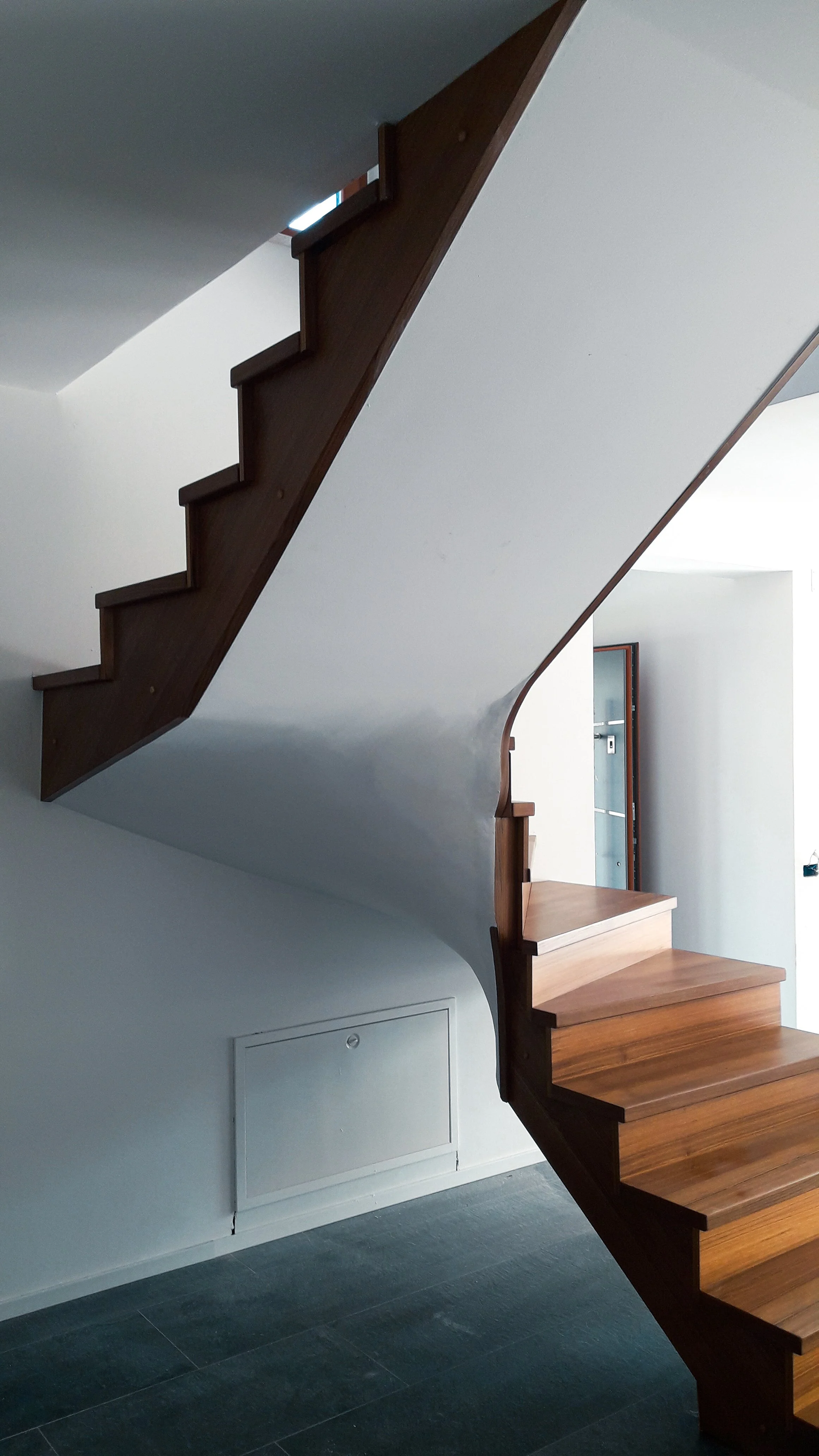 U zaprte nasedlane prekrivanje tik na beton 2.jpg