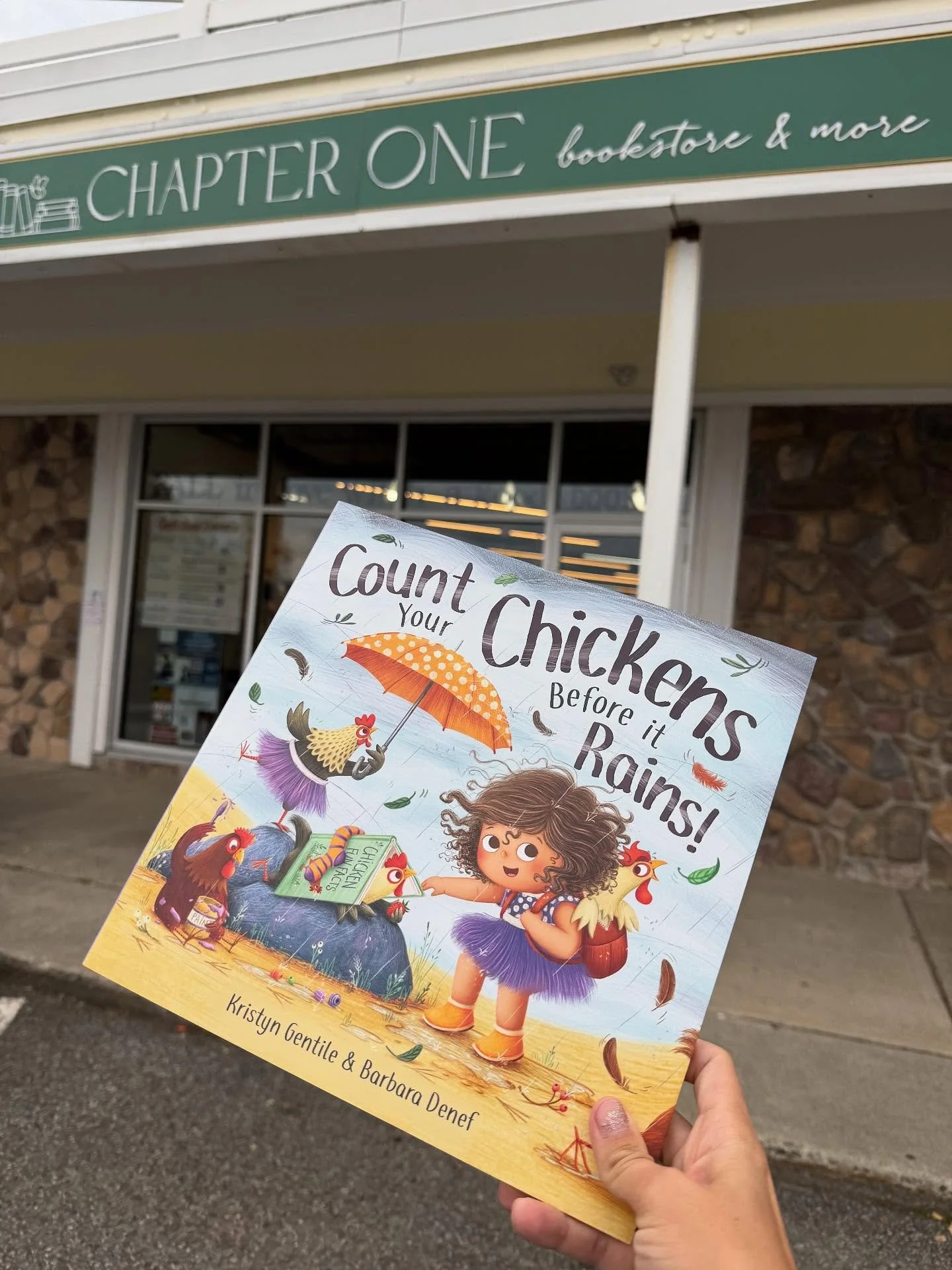 The FIFTH bookstore ! 💫💜 @chapteronemendham 

After the event I did here, I left a few signed copies! 

This bookshop is designed so beautifully. You MUST go. 
Add it to your list!

#author #childrensbook #childrensbooks #childrensbookauthor #readt