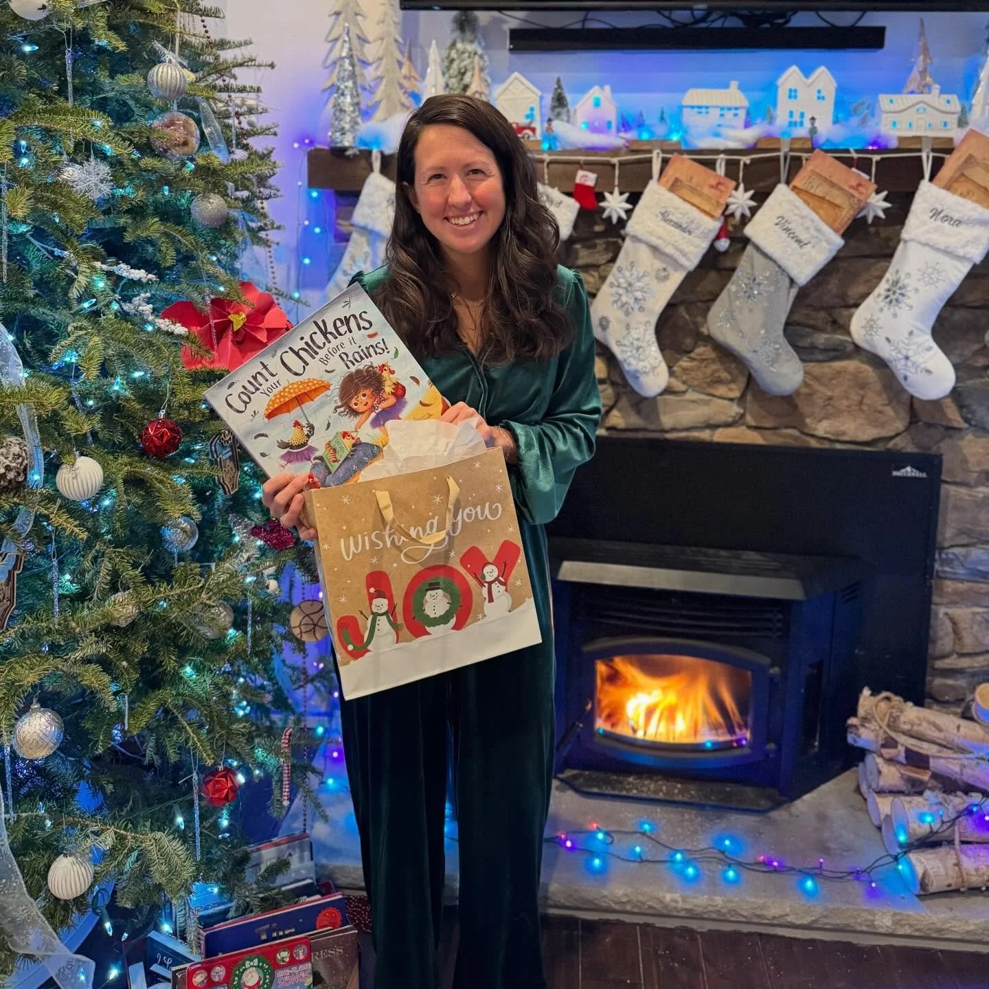 Merry Christmas &amp; Happy Holidays 💚🎄❤️

I hope you unwrap a good book this holiday season &amp; give a good one to those you love, maybe even Count Your Chickens Before It Rains! 

Thanks @doppysofficial for putting this fun holiday challenge to