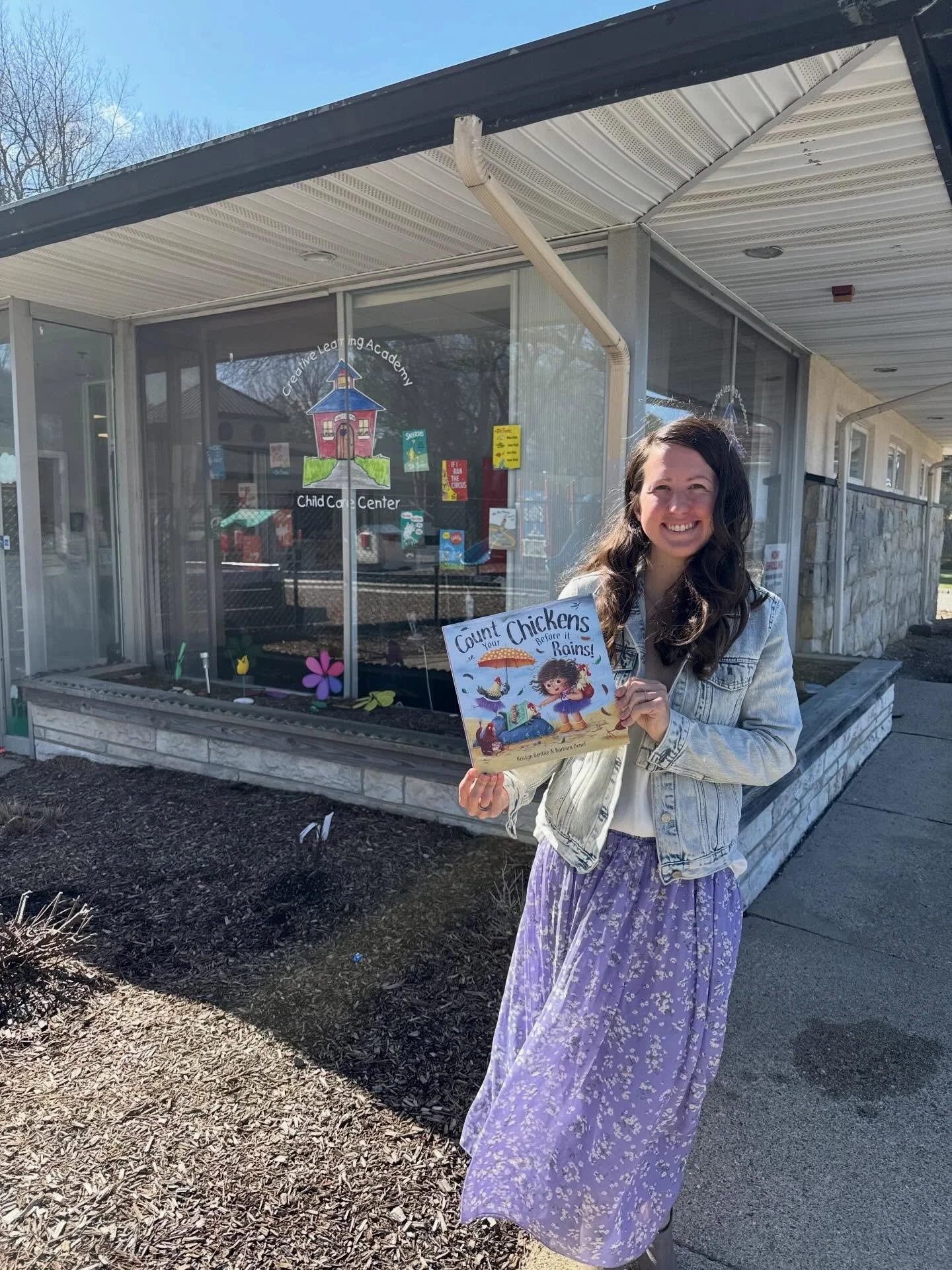 School Visit 🐔☔️✨

I love doing school visits &amp; reading my book, especially to different ages because I love seeing their reactions to the book &amp; telling me how they&rsquo;d catch a chicken like Alessandra! 

Looking to have an author visit 