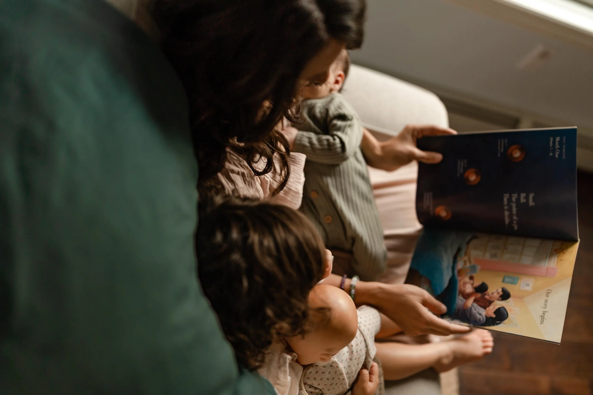 Happy Mother&rsquo;s Day 💜 

I hope you ended the night under a pile of books with your arms around your babies &amp; your heart full. 

📸 // @taleofjamescreative 

#mothersday #happymothersday #readtogether #readaloud #childrensbookstagram