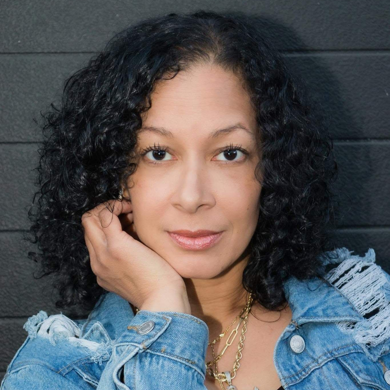 Portrait of Kymberli Tucker, stand-up comedian and founder of VENT Session