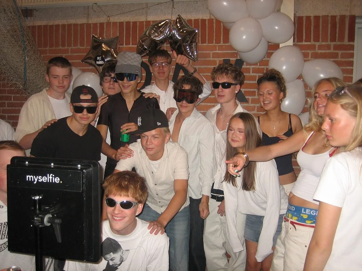 NE DAK 💥💥 Inden efterårsferien sluttede vi terminsprøverne af med et brag af en fest til den første elevfest med årgang 25/26 (den bedste årgang)