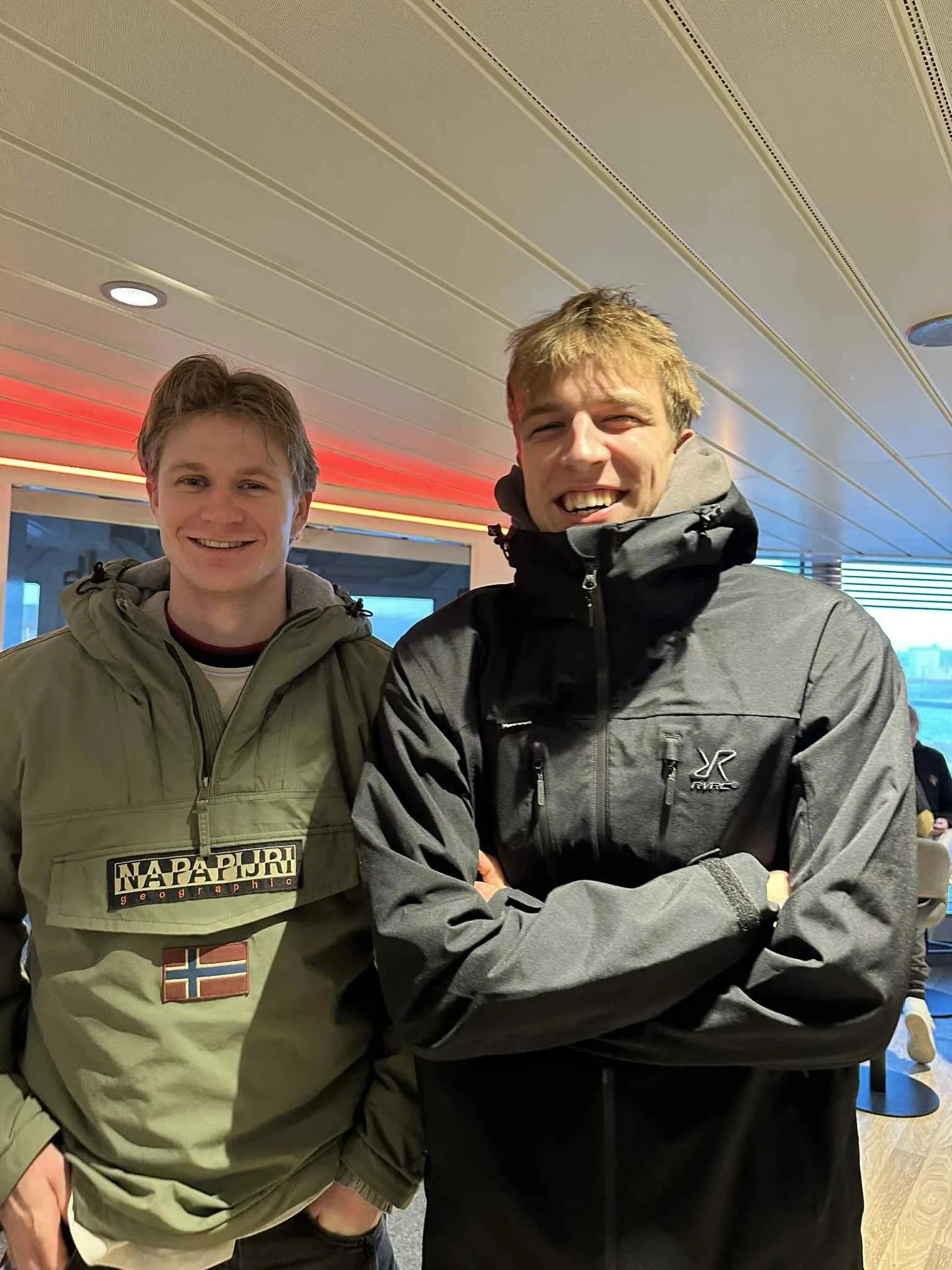 F&oslash;rste 2 dage p&aring; ski! Mega fedt. Vi kom godt frem efter en lang bustur og har ellers haft 2 hele dage p&aring; ski plus en lovsangsaften ✨ Nu er det bar enes at nyde de sidste dage ⛷️