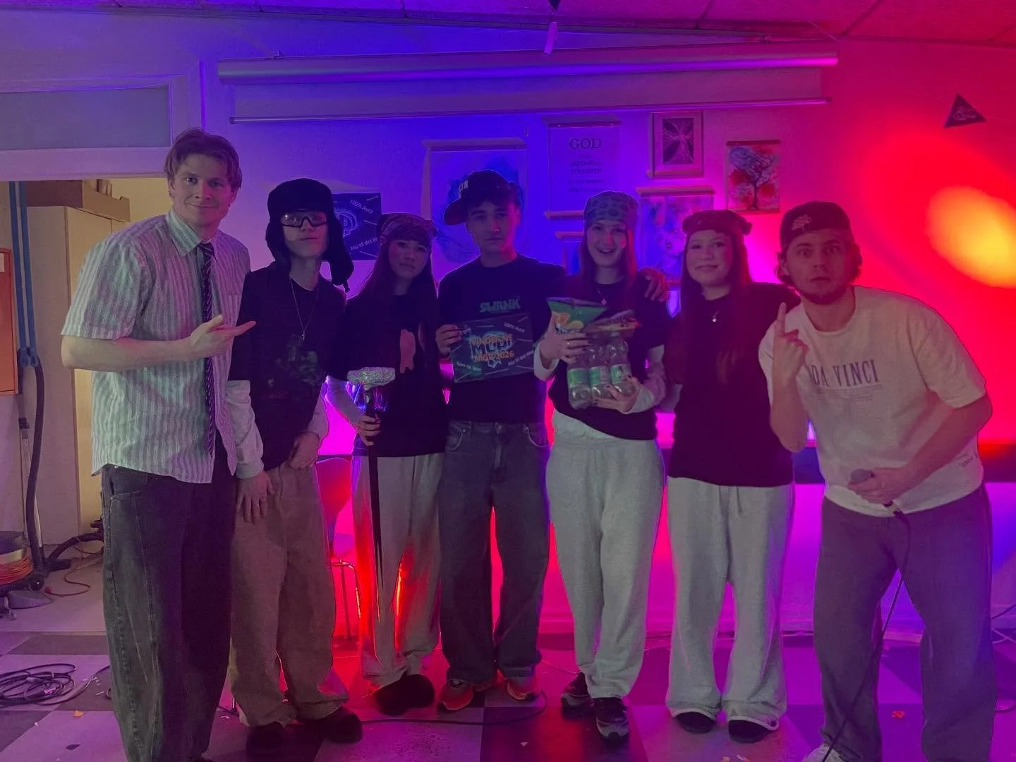 NE MGP ‼️

Det var en aften man sent vil glemme i g&aring;r da en masse elever optr&aring;dte med gamle MGP bangers. Det endte med at Hvidovres H&aring;ndv&aelig;rker Firma vandt med sangen &ldquo;H&aring;ndv&aelig;rker&oslash;v&rdquo; - selvom det v