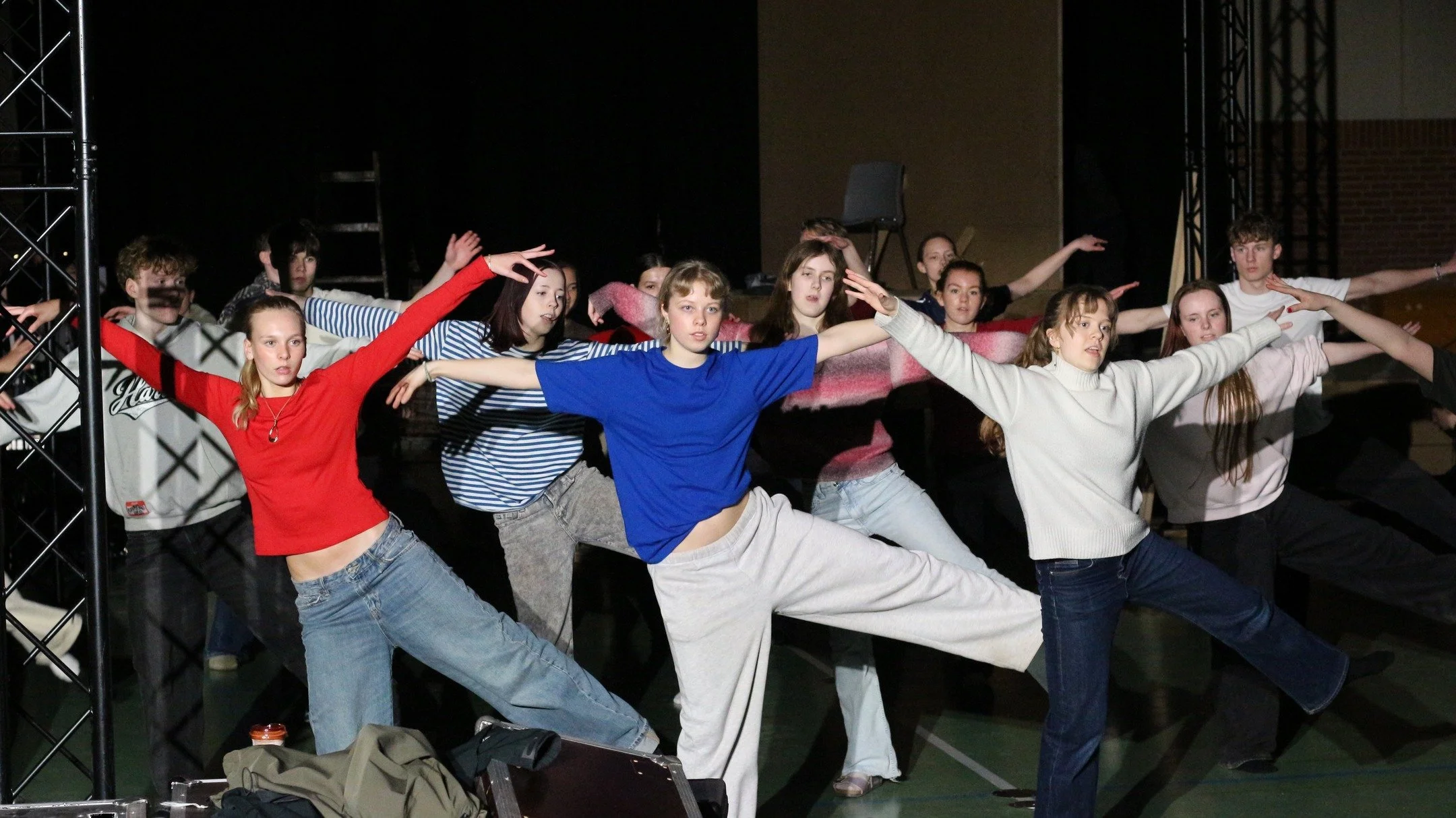 Et lille smugkig ind i musicalen, som DU m&aring;ske skal komme og se fredag, l&oslash;rdag eller/og s&oslash;ndag🤔🤷&zwj;♂️? 
Her kan du k&oslash;be billetter: https://billetfix.dk/da/events/nordsjaellandsefterskole/?fbclid=IwZXh0bgNhZW0CMTEAc3J0Yw