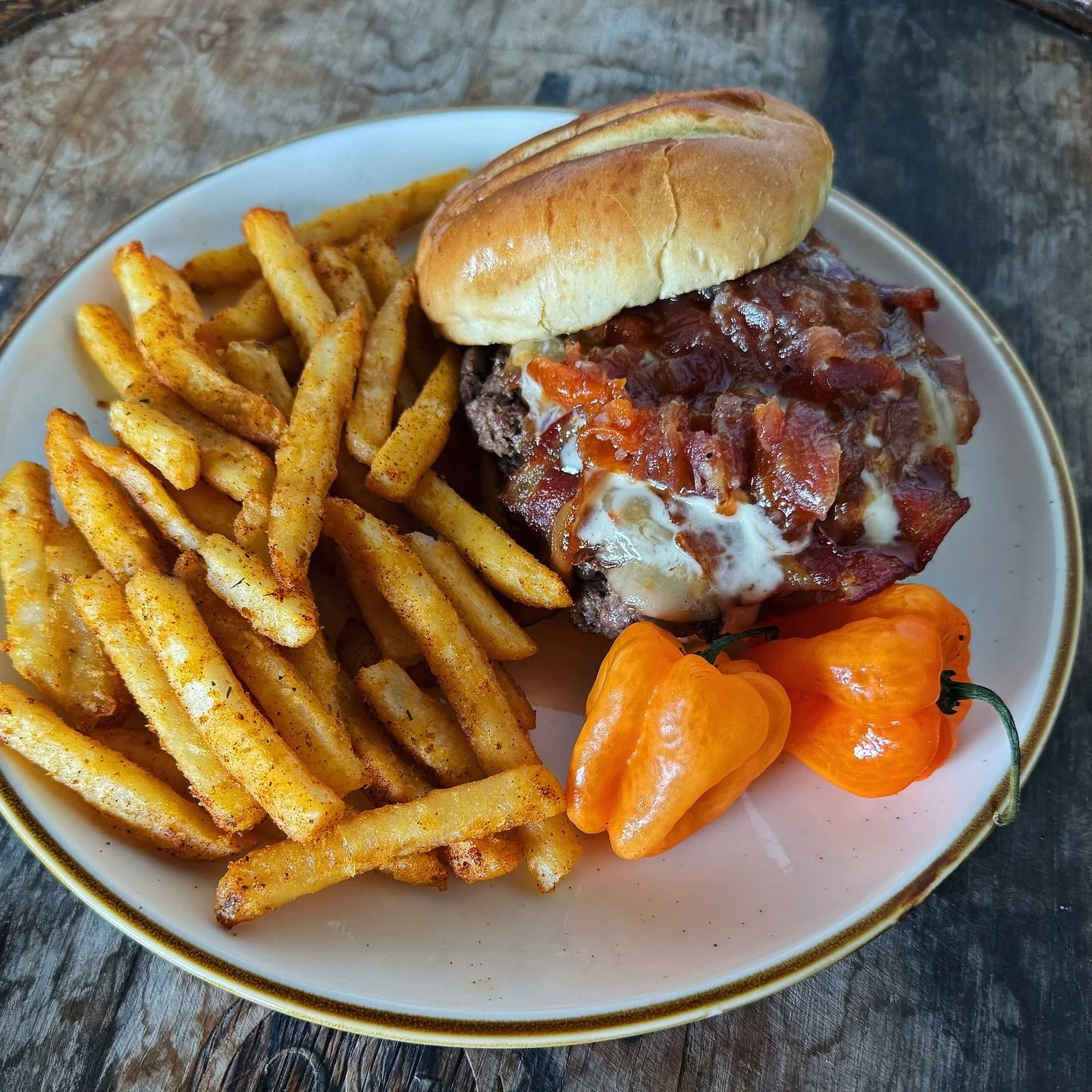 Tonight&rsquo;s feature burger: Maple habanero onion jam , ghost pepper jack cheese, garlic aioli &amp; bacon. 🌶️🥓 Come over and dry off at the Oyster Bar and enjoy this delicious burger with your favorite @flyingmachinebrewing beer or craft cockta