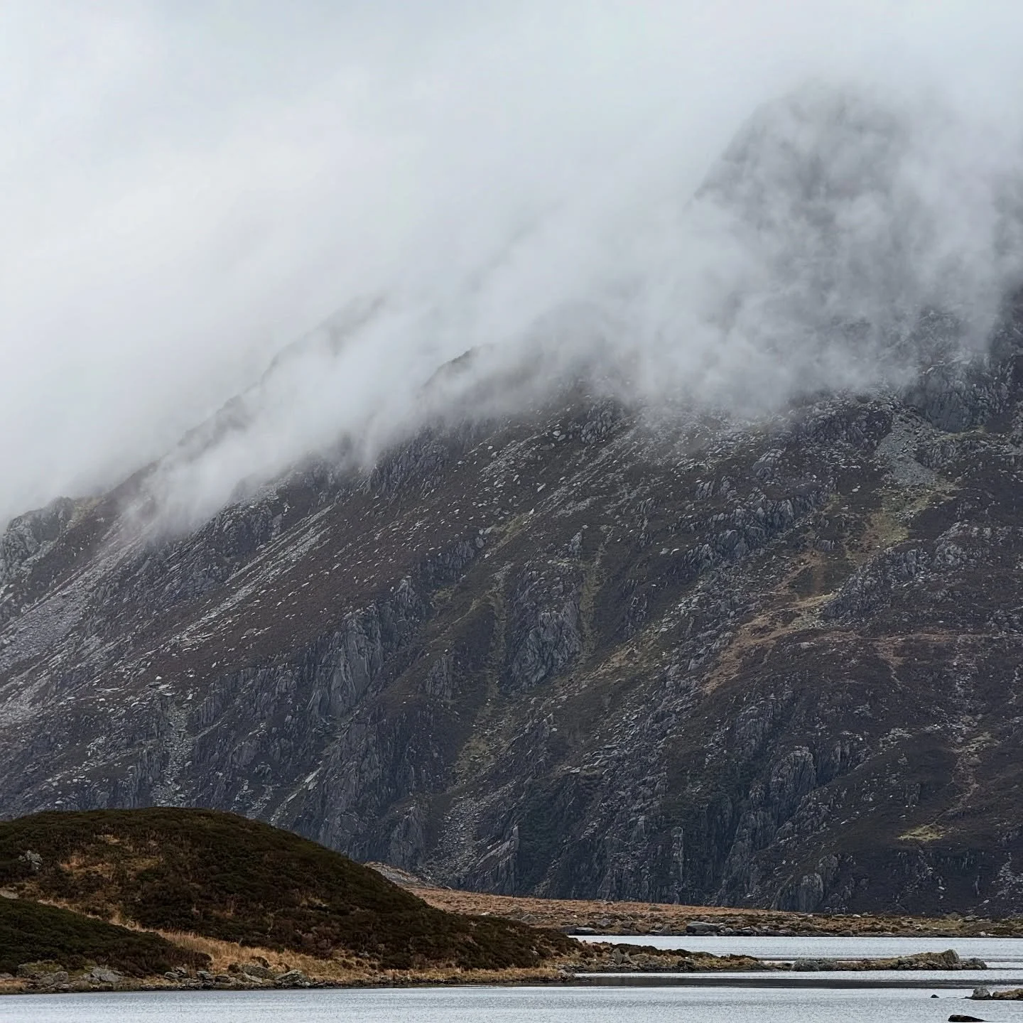 Sunday Inspiration.

#landscapephotography 
#sourceinspiration 
#artistreference 
#quietlandscape 
#visualresearch 
#mountainscape 
#northwales
