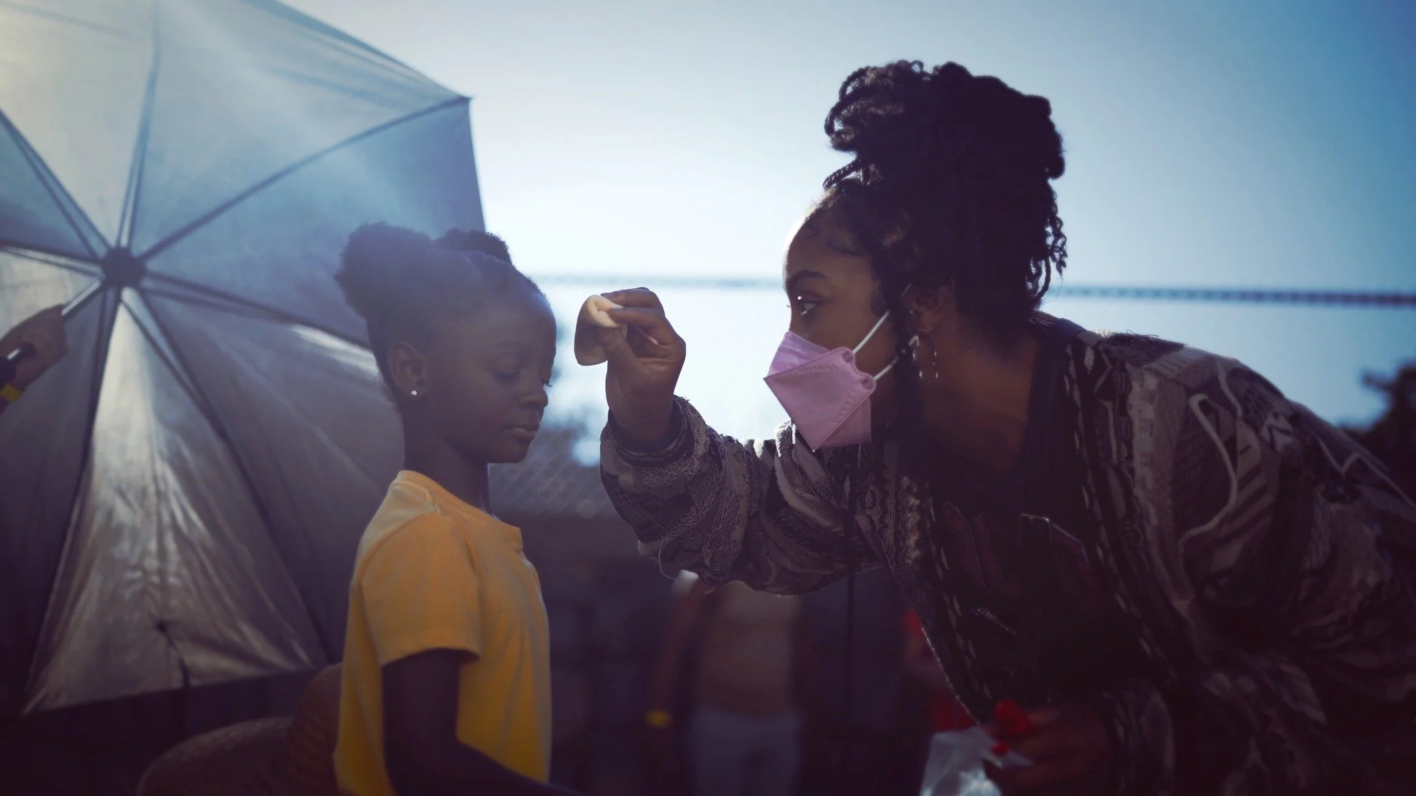 First film. First on-set touch-up. Watching her grow into a young professional right before our eyes was pure magic.

#OutdoorSchoolMovie #LinkInBio #abff2025 #americanblackfilmfestival #BlackFilmmakers #BlackCinema #indiefilm #filmpremiere