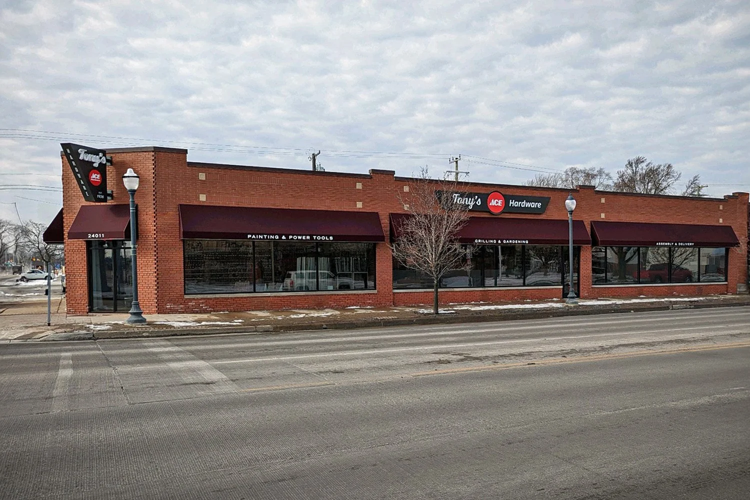 0 Tonys Ace w awnings edit01.jpg