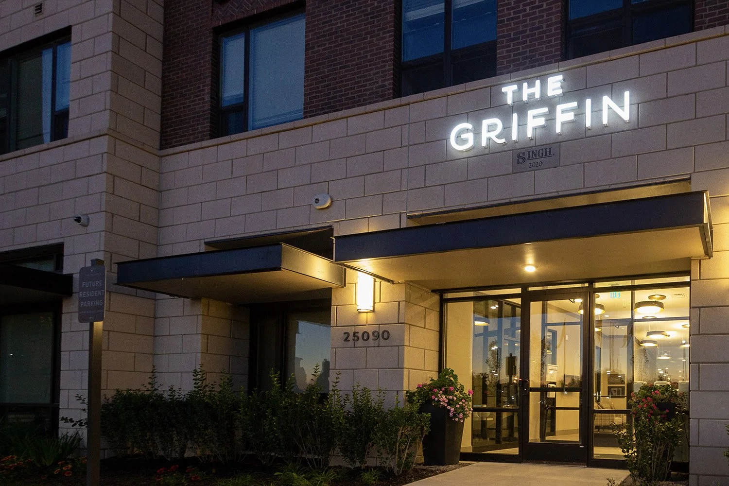0 Griffin Exterior Large extra 30-IMG_4381 1500x1000 edit01.jpg
