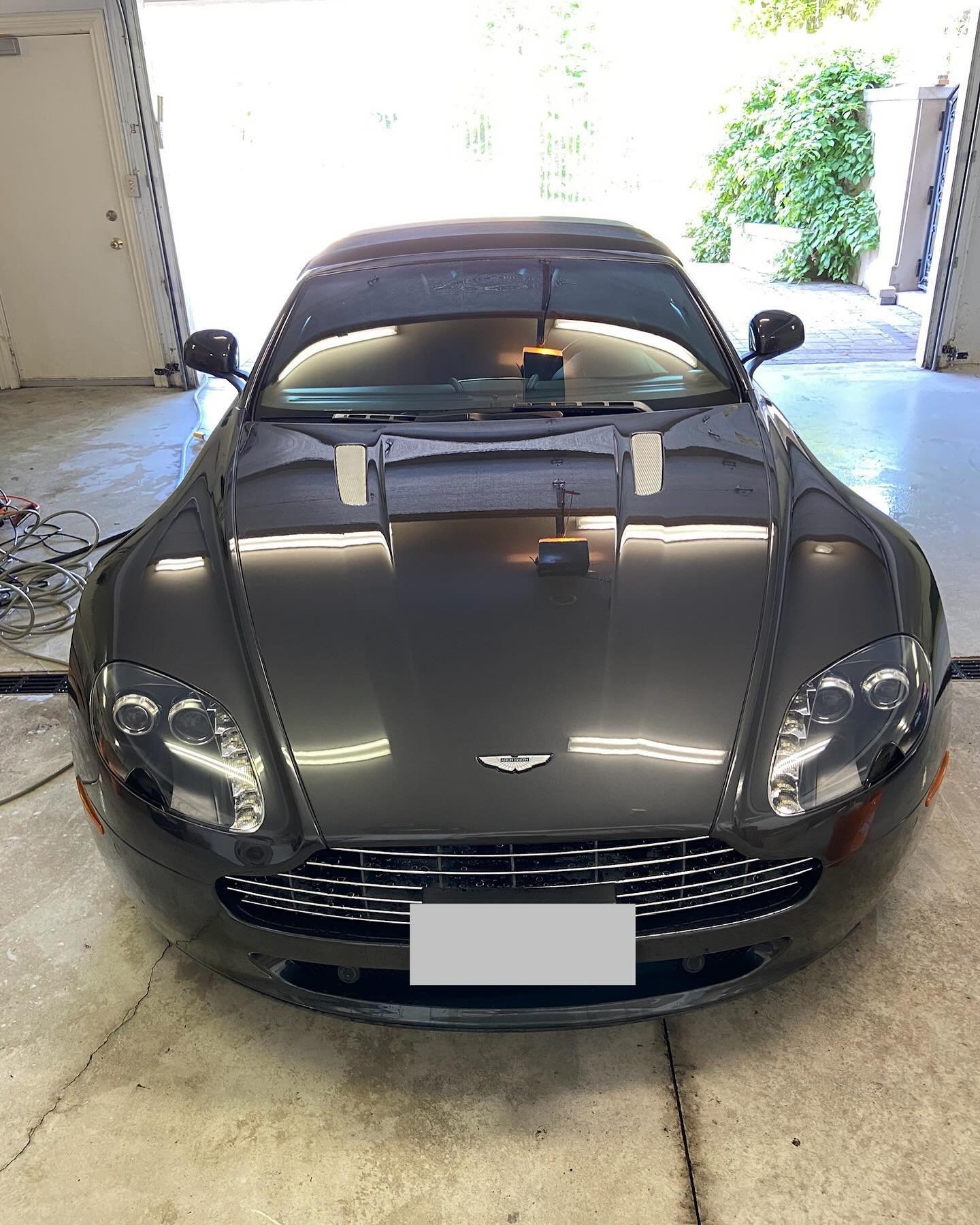 Aston Martin Vantage 🧽🧼
That new car feeling ✅
#cardetailing