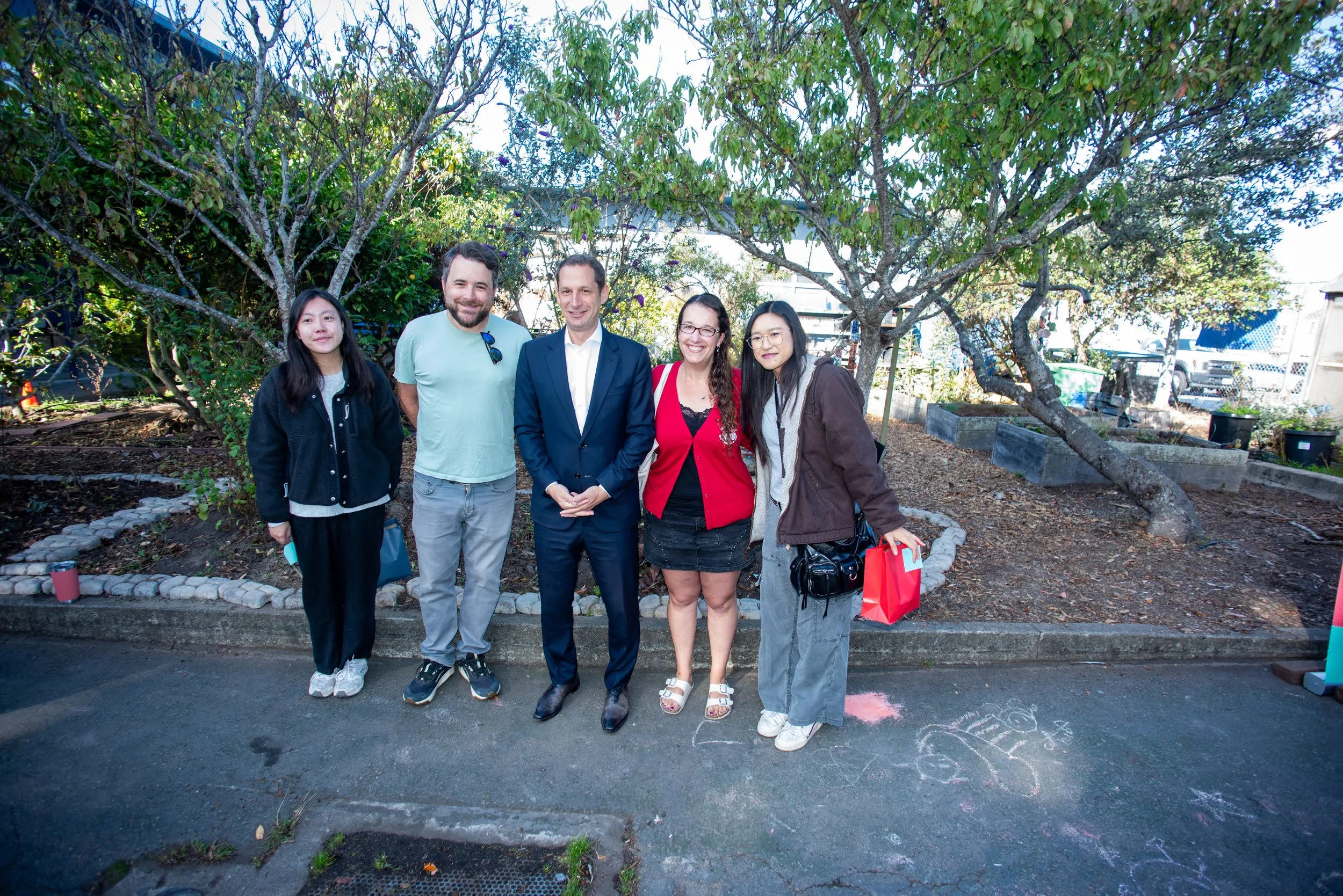 Mayor Daniel Lurie with SF Good Neighbor Week volunteers
