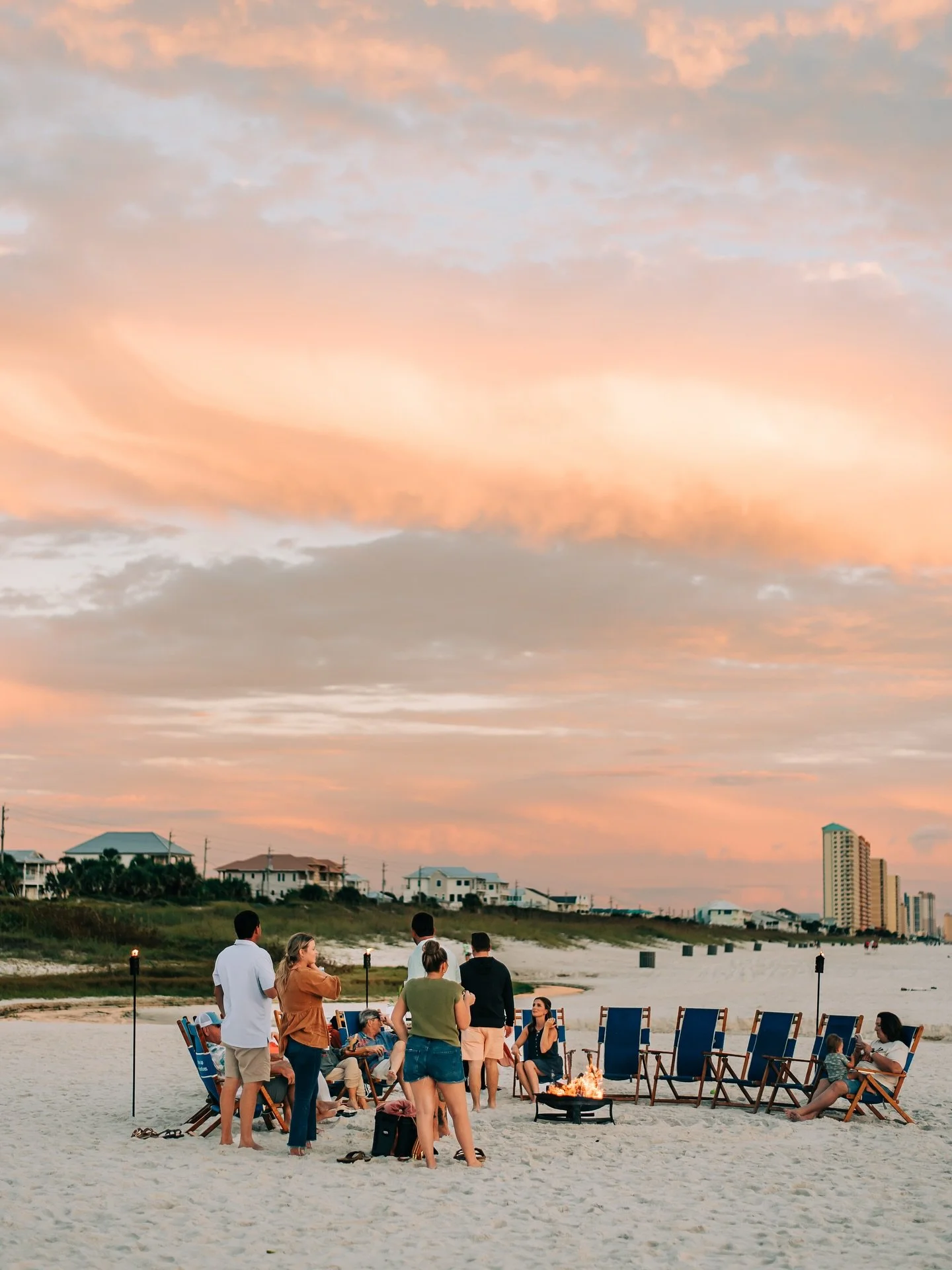 There&rsquo;s something about a beach bonfire&hellip; 🤍

Last year&rsquo;s client bonfire was one of those nights that reminded me why I love what I do, seeing clients who&rsquo;ve become friends and catching up with families I hadn&rsquo;t seen in 