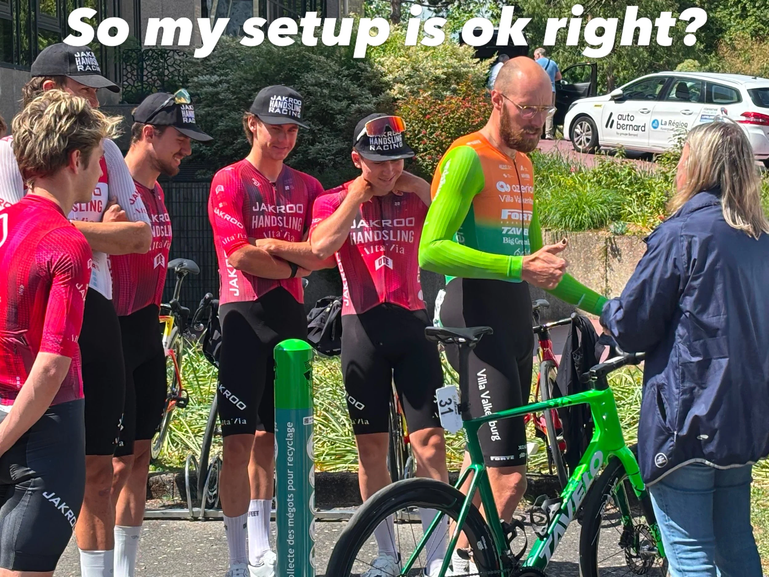 @jwvanschip confirming his setup is ready to race Ronde de l&rsquo;Oise with the UCI Comms as @jakroohandsling riders examine the aero setup