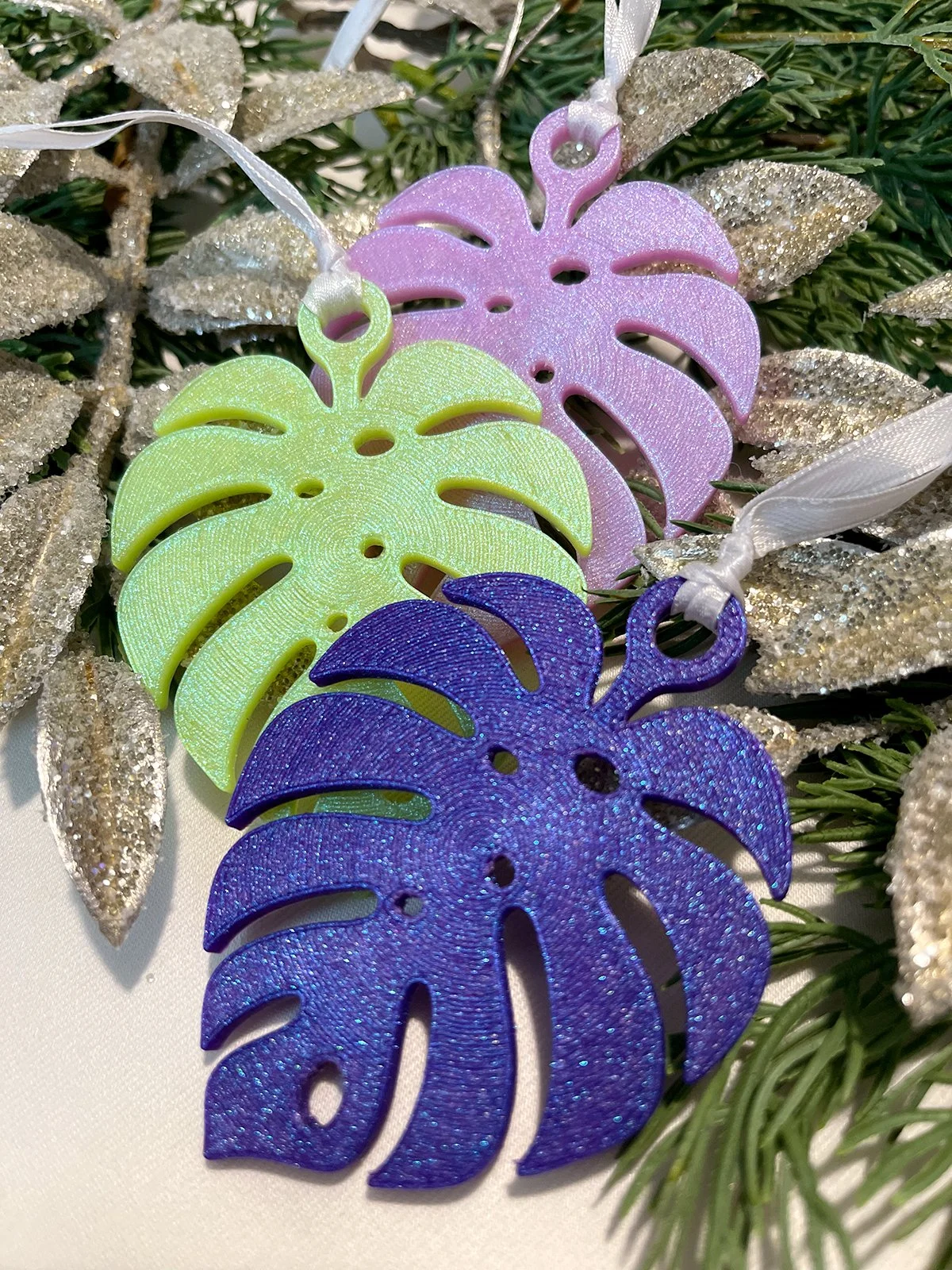 3d printed monstera ornament 2.jpg
