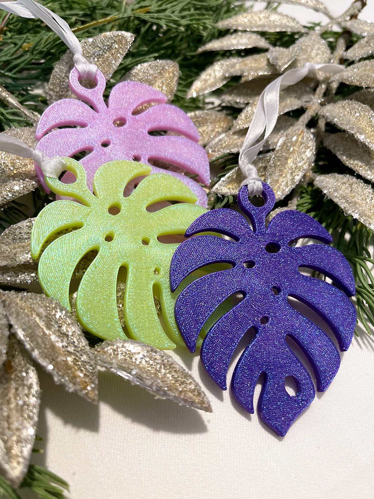 3d printed monstera ornament 1.jpg
