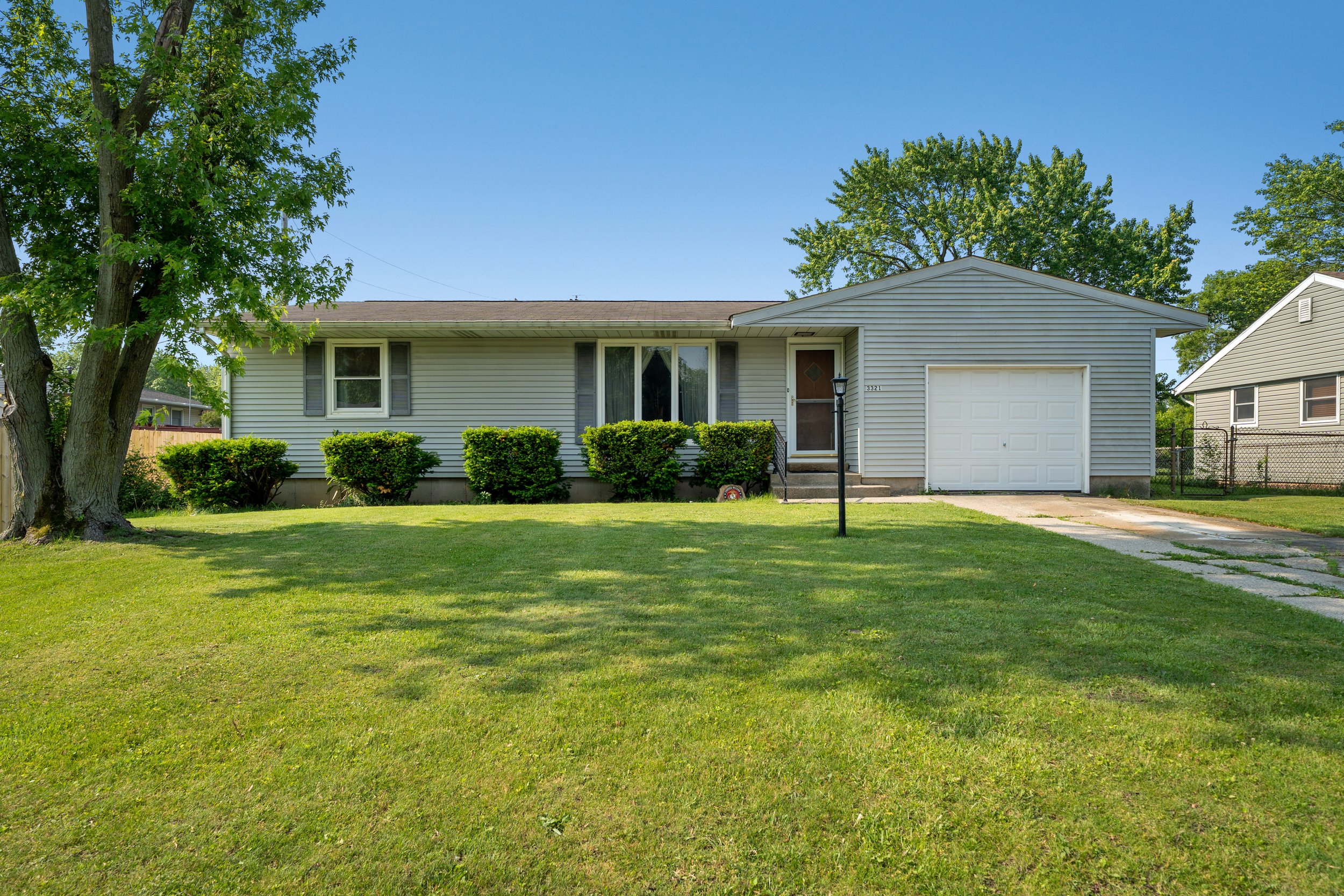 3321 W 77th Pl