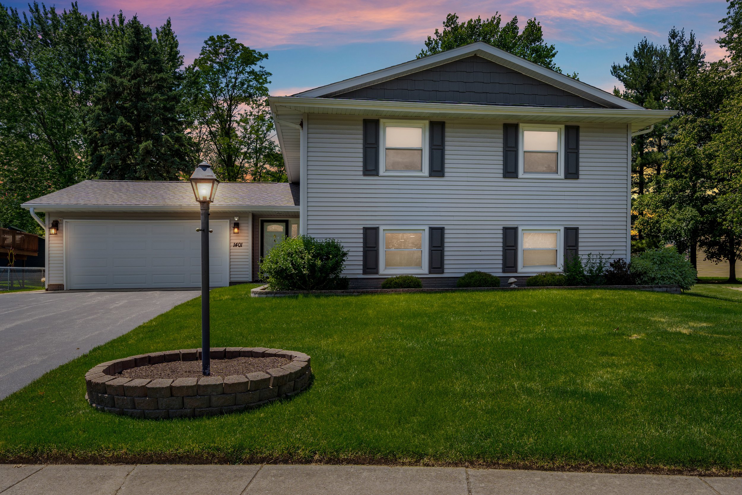 1401 Peachtree Dr