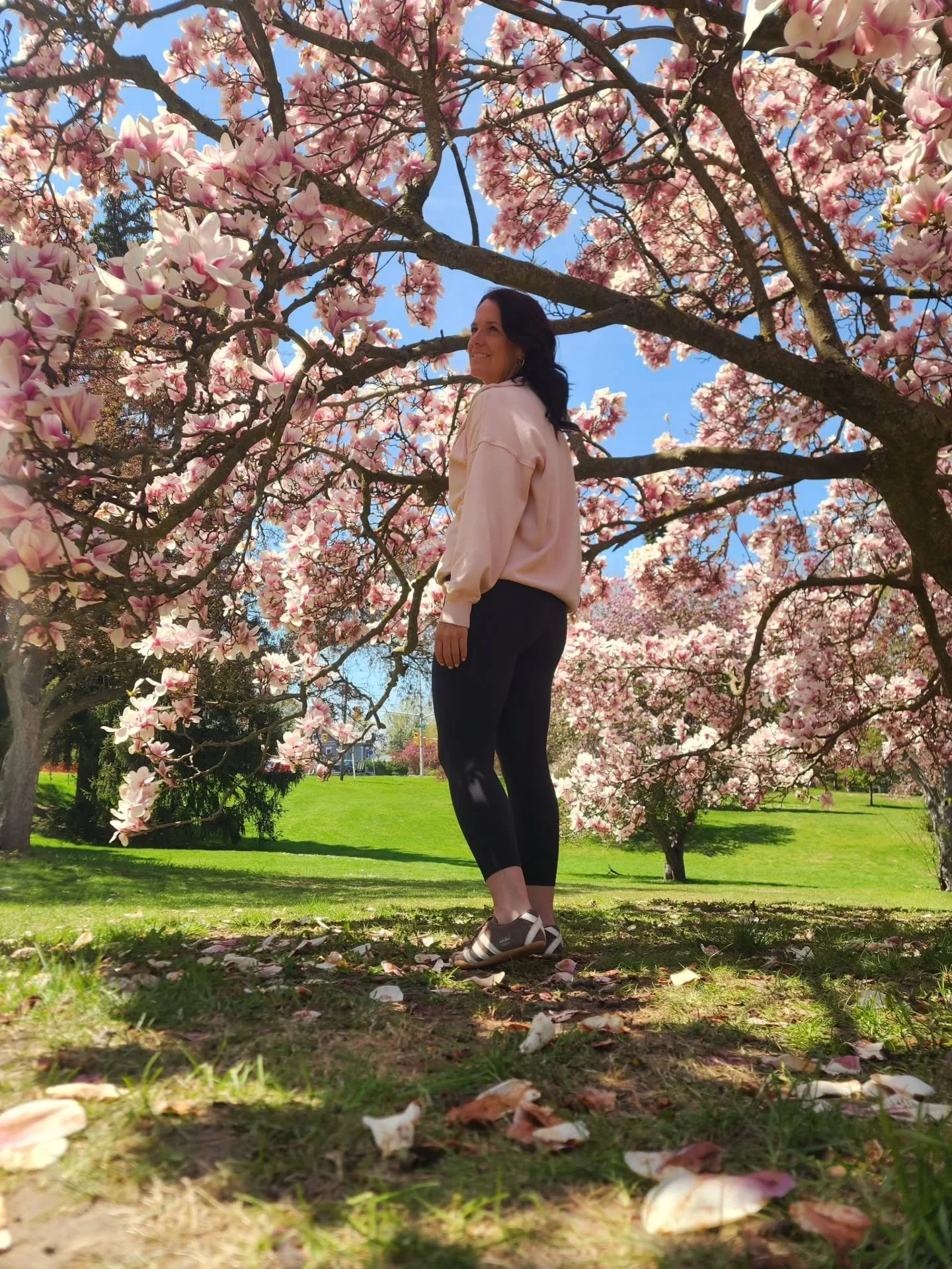 Seasons sure have been changing 🌸

It's been a wild ride of sheddings, deep awareness and transformation. But also filled with networking, visioning and manifesting. And sometimes my body hasn't caught up to all that has transpired. 

I'm in the lim