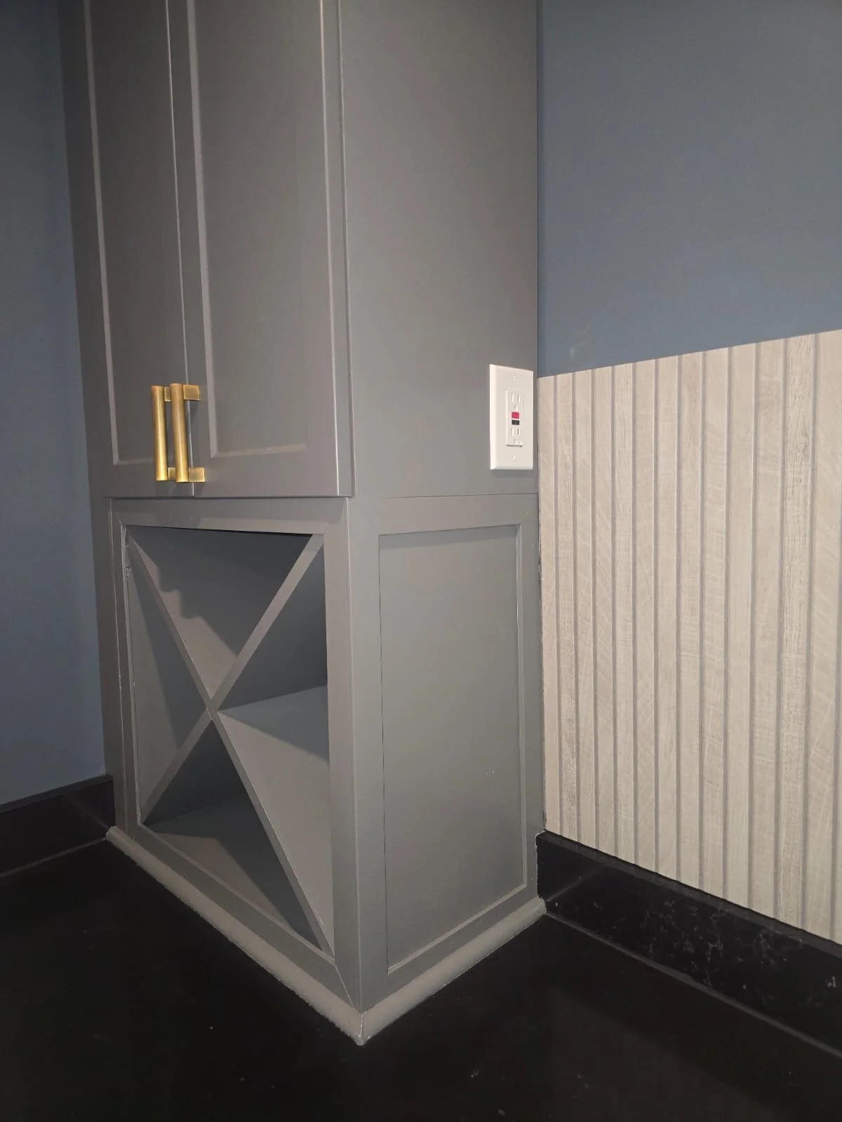 Custom Bar & Cabinetry Installation – Interior Renovation

This project features a fully custom-built bar and cabinetry installation designed to combine modern aesthetics with everyday functionality. The space includes custom gray shaker-style cabine