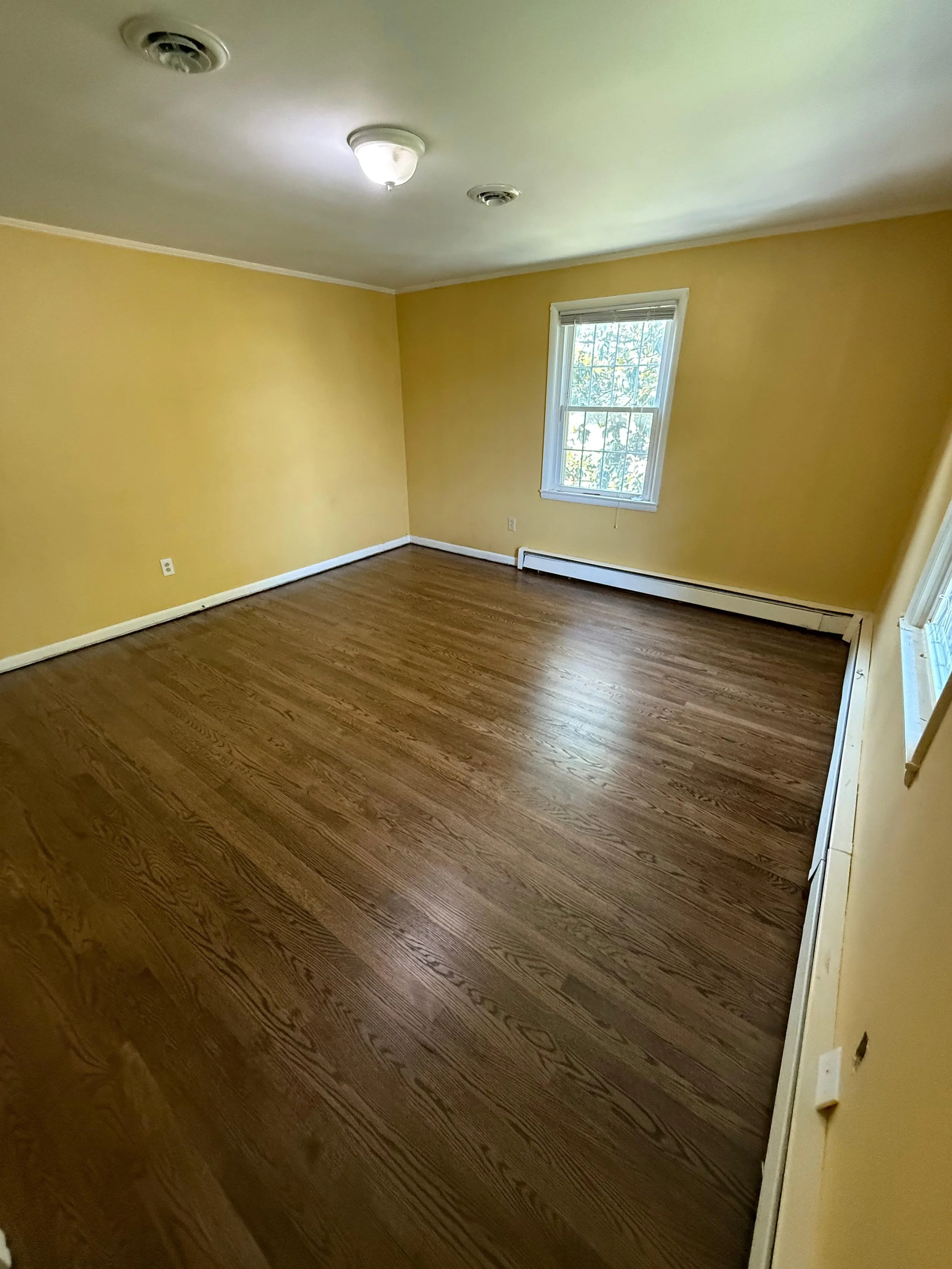 Expert wood staircase refinishing with premium stain. High-end carpentry and detail work for homes in Holmdel, NJ.
Hardwood refinishing, hardwood resurfacing, floor refinishing, floor sanding, floor stain, staining hardwood