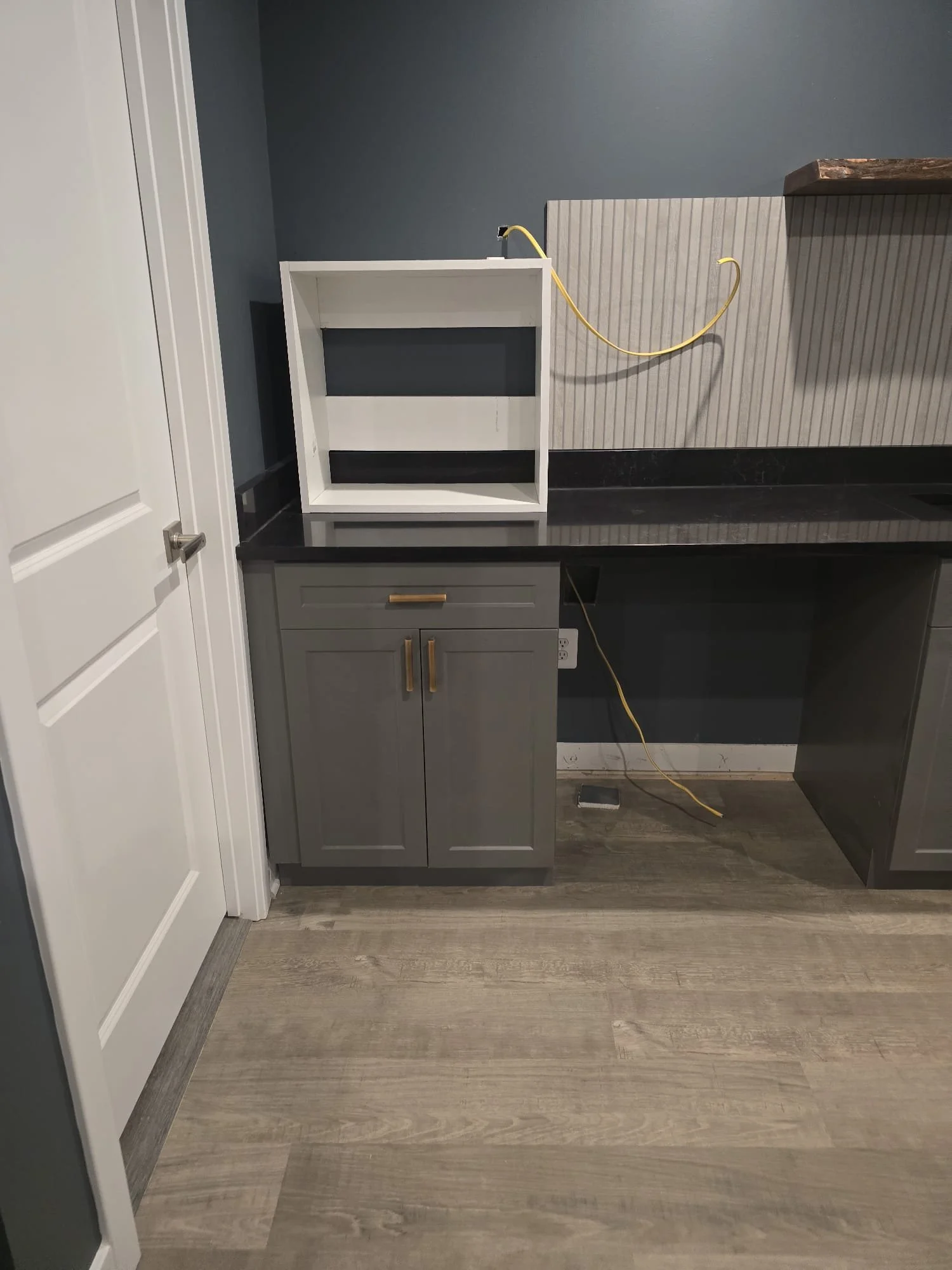 Custom Bar & Cabinetry Installation – Interior Renovation

This project features a fully custom-built bar and cabinetry installation designed to combine modern aesthetics with everyday functionality. The space includes custom gray shaker-style cabine