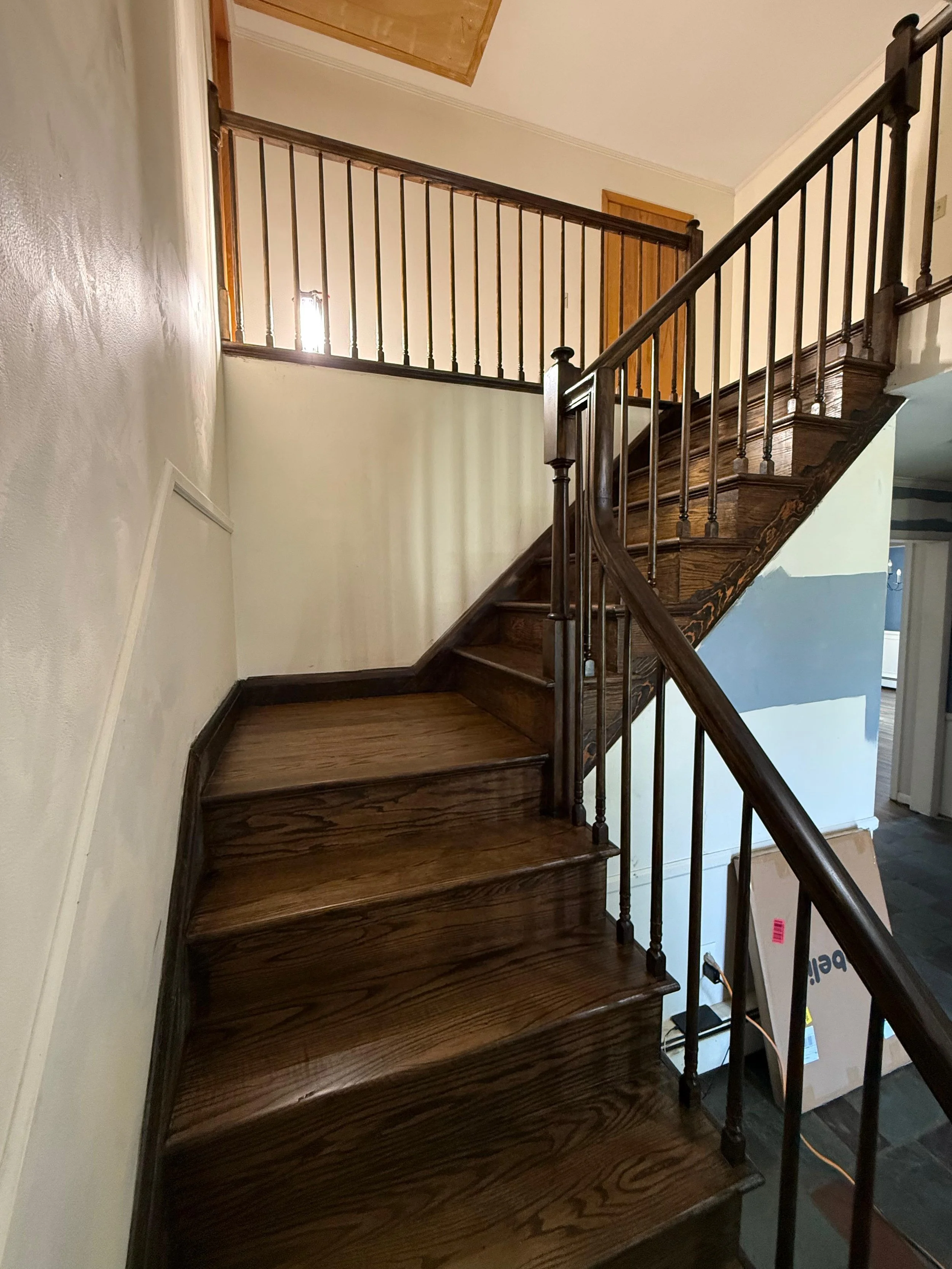 High-durability satin finish and protective sealing. Long-lasting protection for premium wood floors in Rumson, NJ.
Hardwood refinishing, hardwood resurfacing, floor refinishing, floor sanding, floor stain, staining hardwood