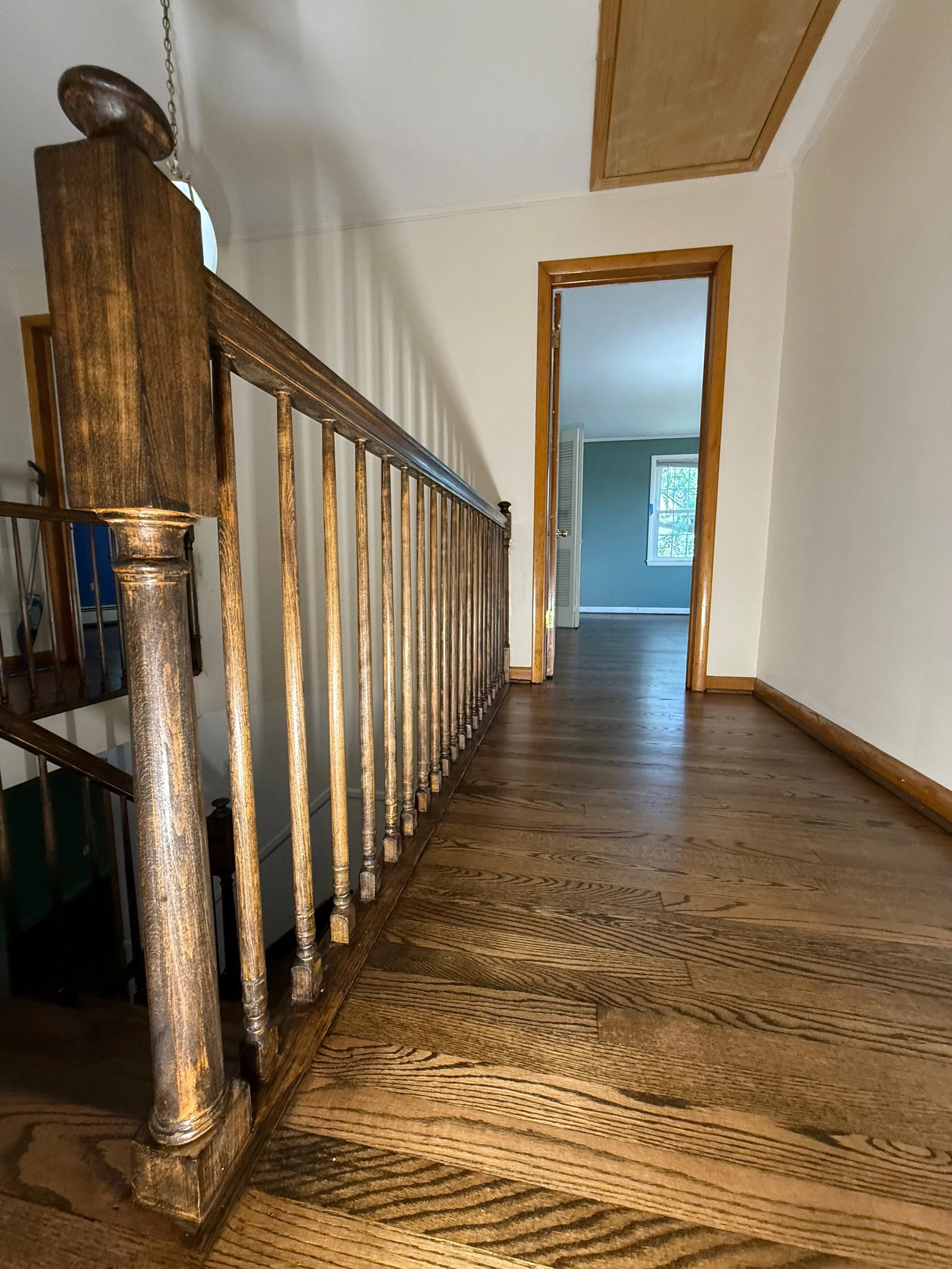 Complete hardwood floor and staircase transformation. Elite Craft Construction: top-tier floor refinishing in Holmdel and Rumson.
Hardwood refinishing, hardwood resurfacing, floor refinishing, floor sanding, floor stain, staining hardwood