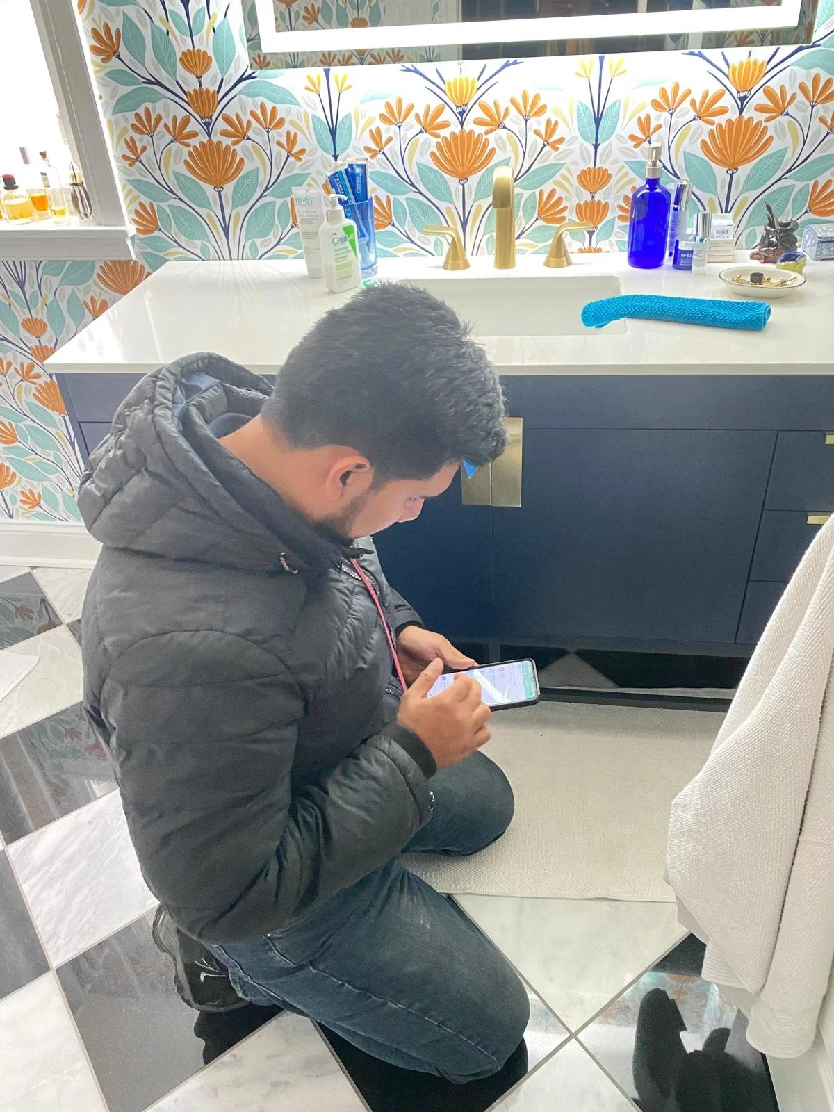 Strategic bathroom accent lighting and architectural mirrors. Enhancing luxury bathrooms in Lakewood, NJ.