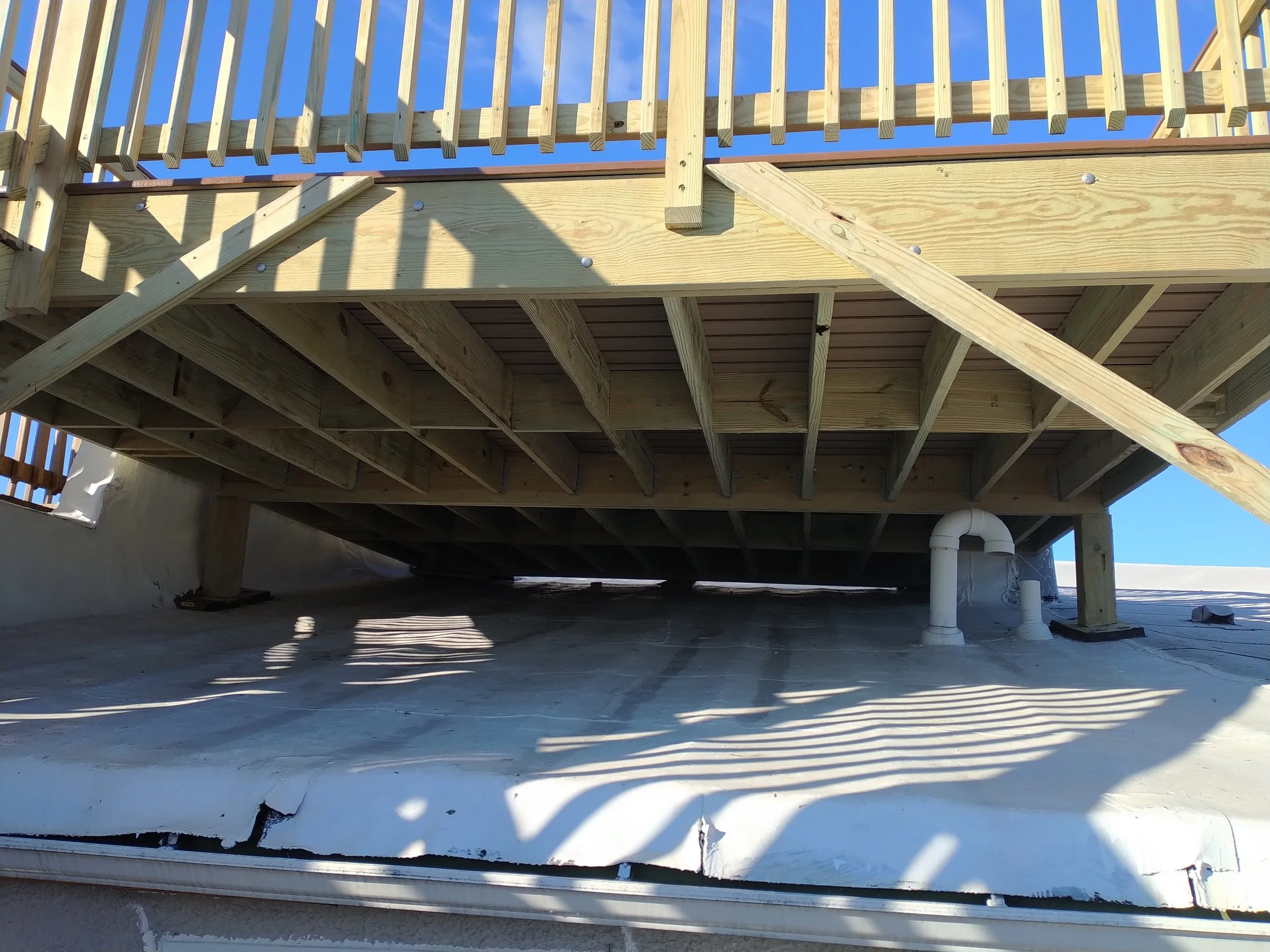 Luxury deck, custom deck, vinyl handrails, Lumber handrails, lumber deck, composite boards, door deck, roof deck, elevated deck, structural deck, framing deck; Lumber deck, roof deck, elevated deck, decks in New York City, decks builder in NYC, deck 