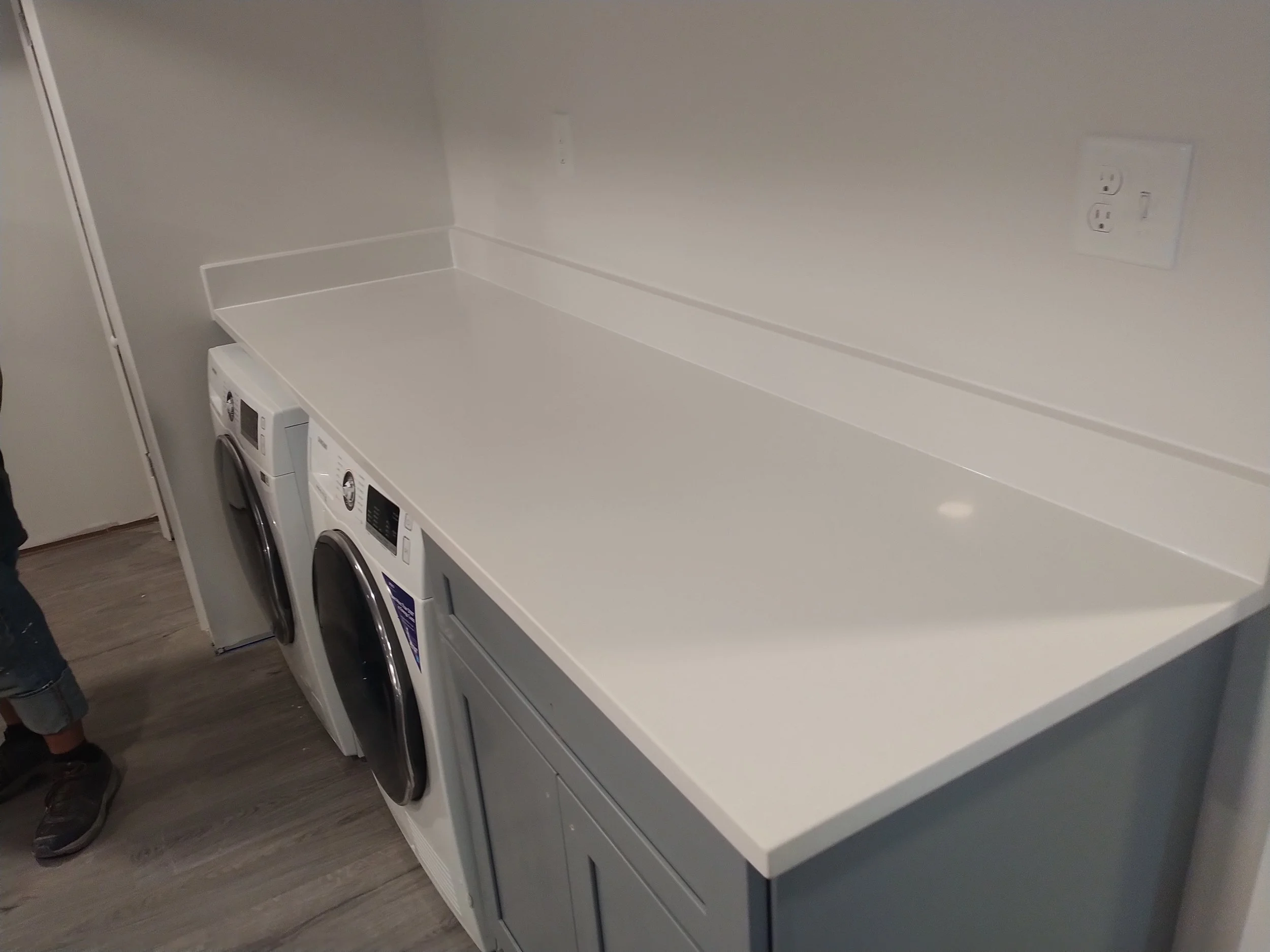 Minimalist kitchen hardware and sleek finishes in Towson, MD. Quality craftsmanship and modern aesthetic for elite home remodeling projects.